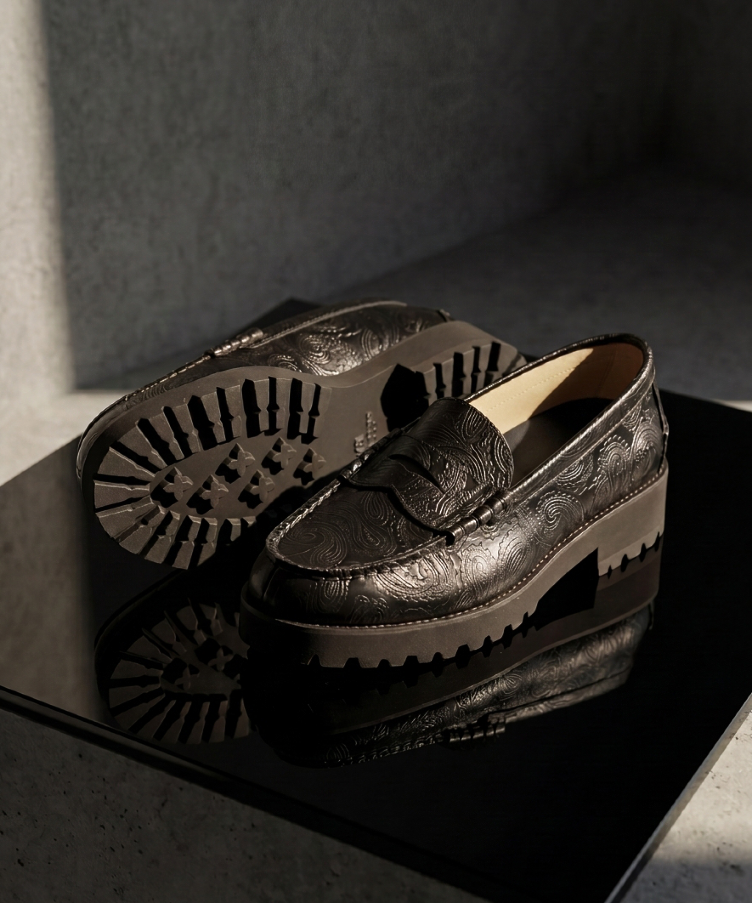 The Kenford Fineshoes/TANK SOLE LOAFERSBLACK PAISLEY – calif The Kenford Fineshoes/TANK SOLE LOAFERSBLACK PAISLEY – calif
