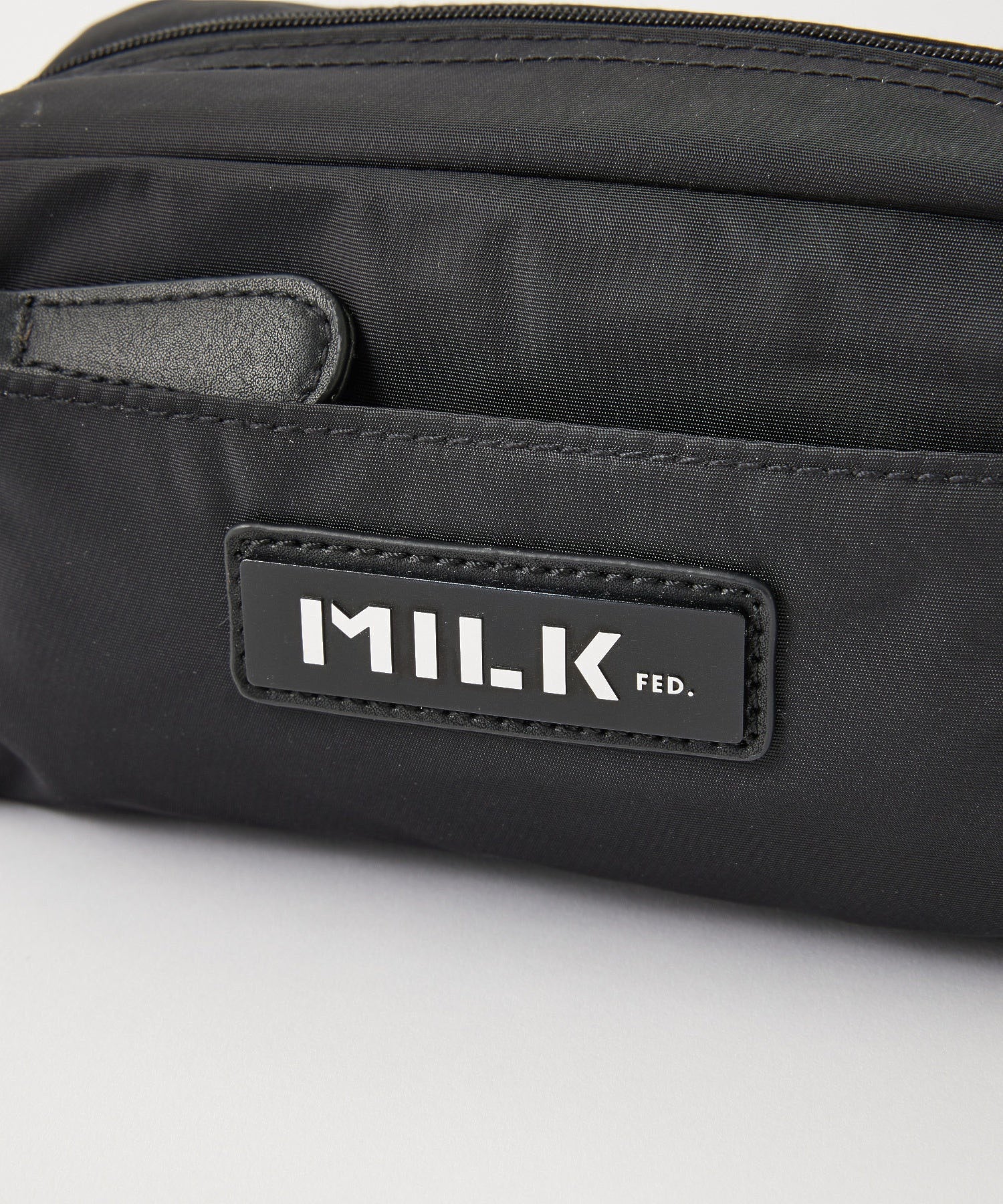 LOGO PLATE POUCH MILKFED.