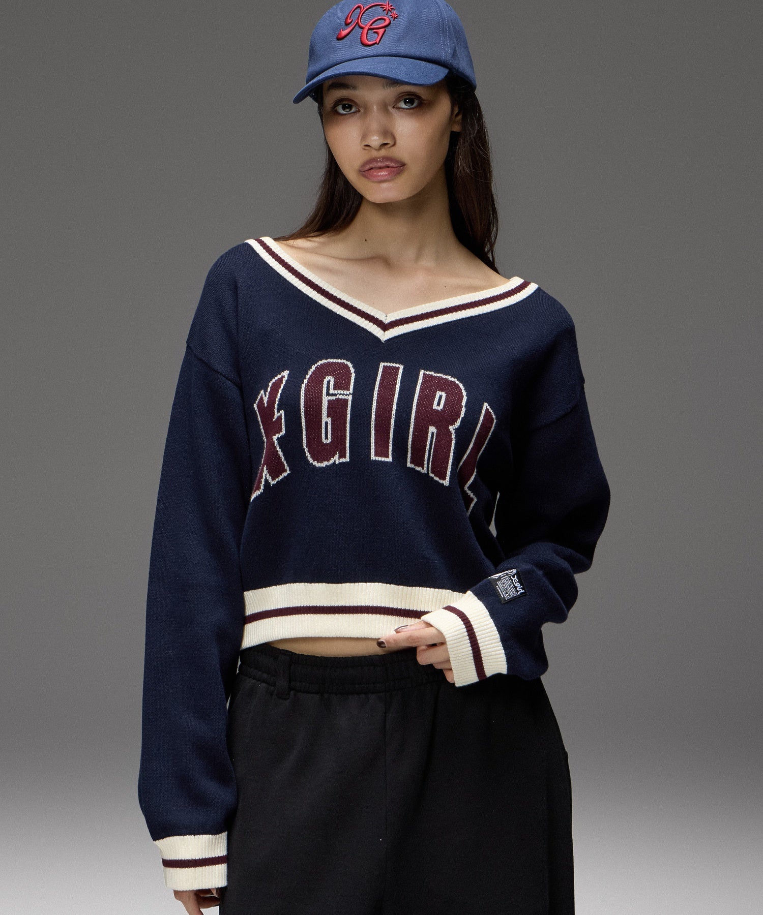 LOGO JACQUARD V-NECK KNIT TOP