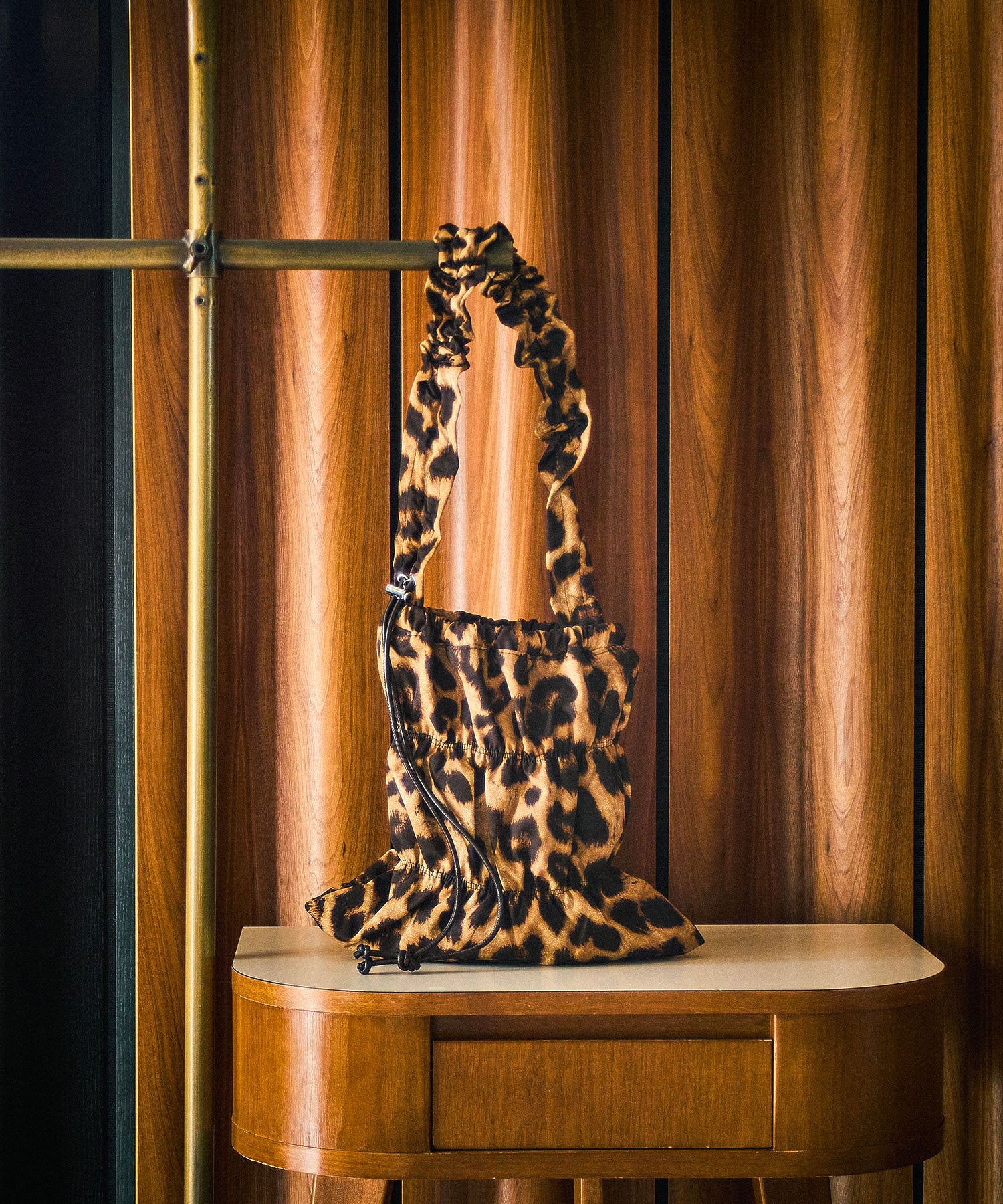 CONTROL FREAK/PADDED TOTE