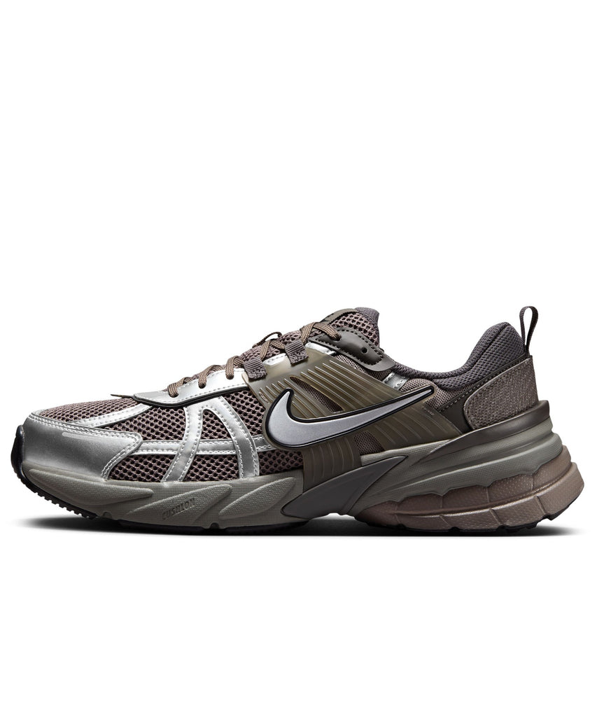 ☆送料無料☆ NIKE V2K RUN ☆ NIKE V2K RUN BLACK/DK SMOKE GREY-ANTHRACITE（ナイキ V2K ラン