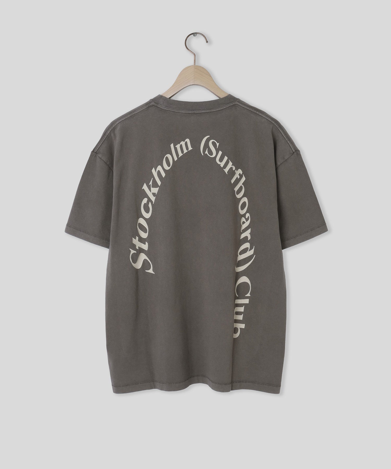 STOCKHOLM SURFBOARD CLUB/ストックホルムサーフボードクラブ/Box Tee Back Logo U1000198