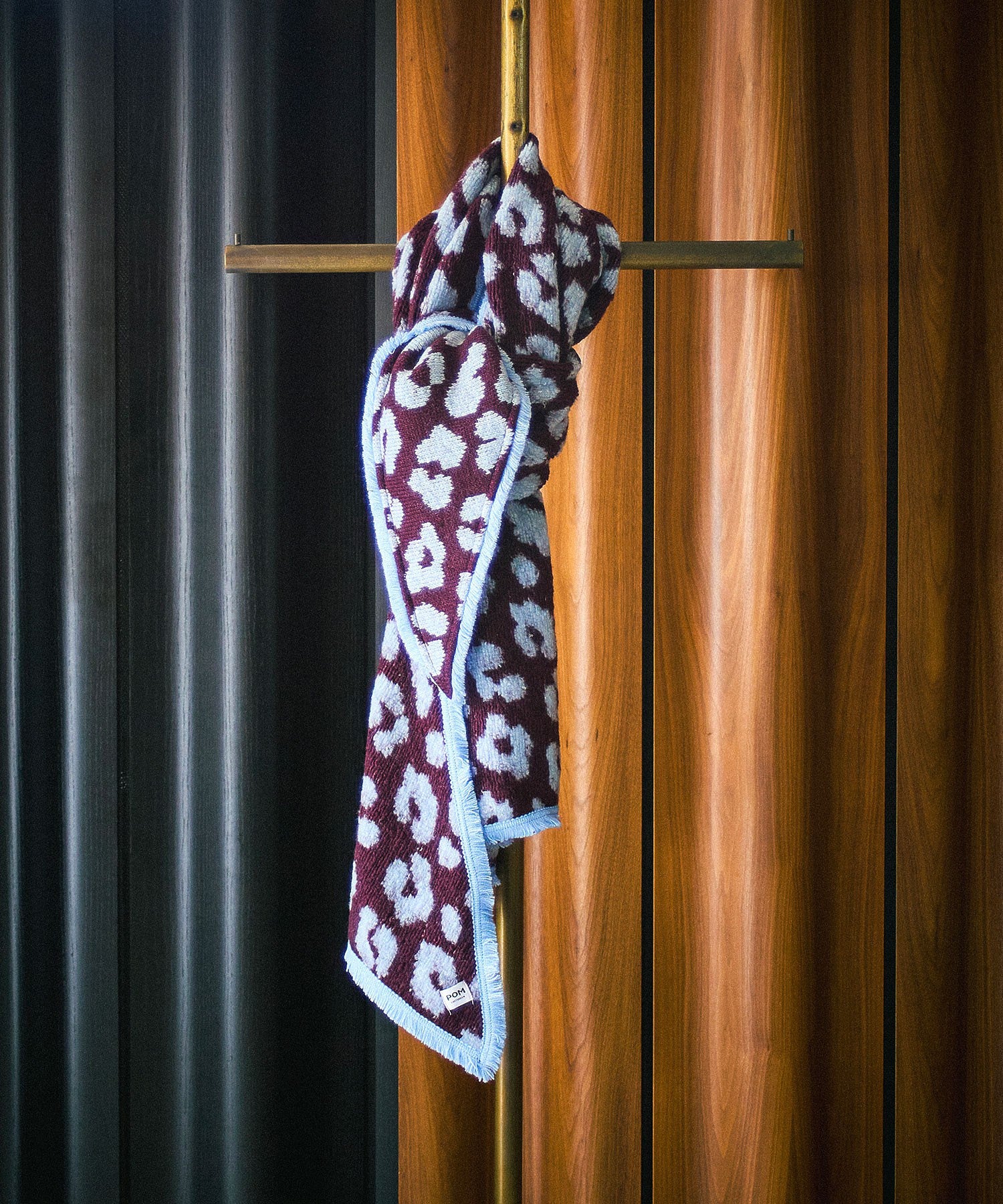 POM/SHAWL LEOPARD PLUM