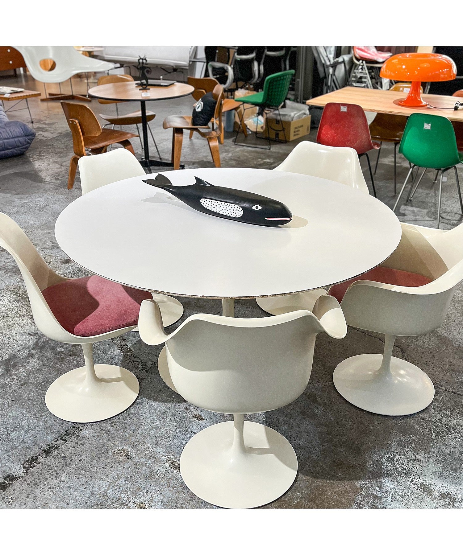 Saarinen Tulip Dining Table / Knoll / 1970 - Early 80s
