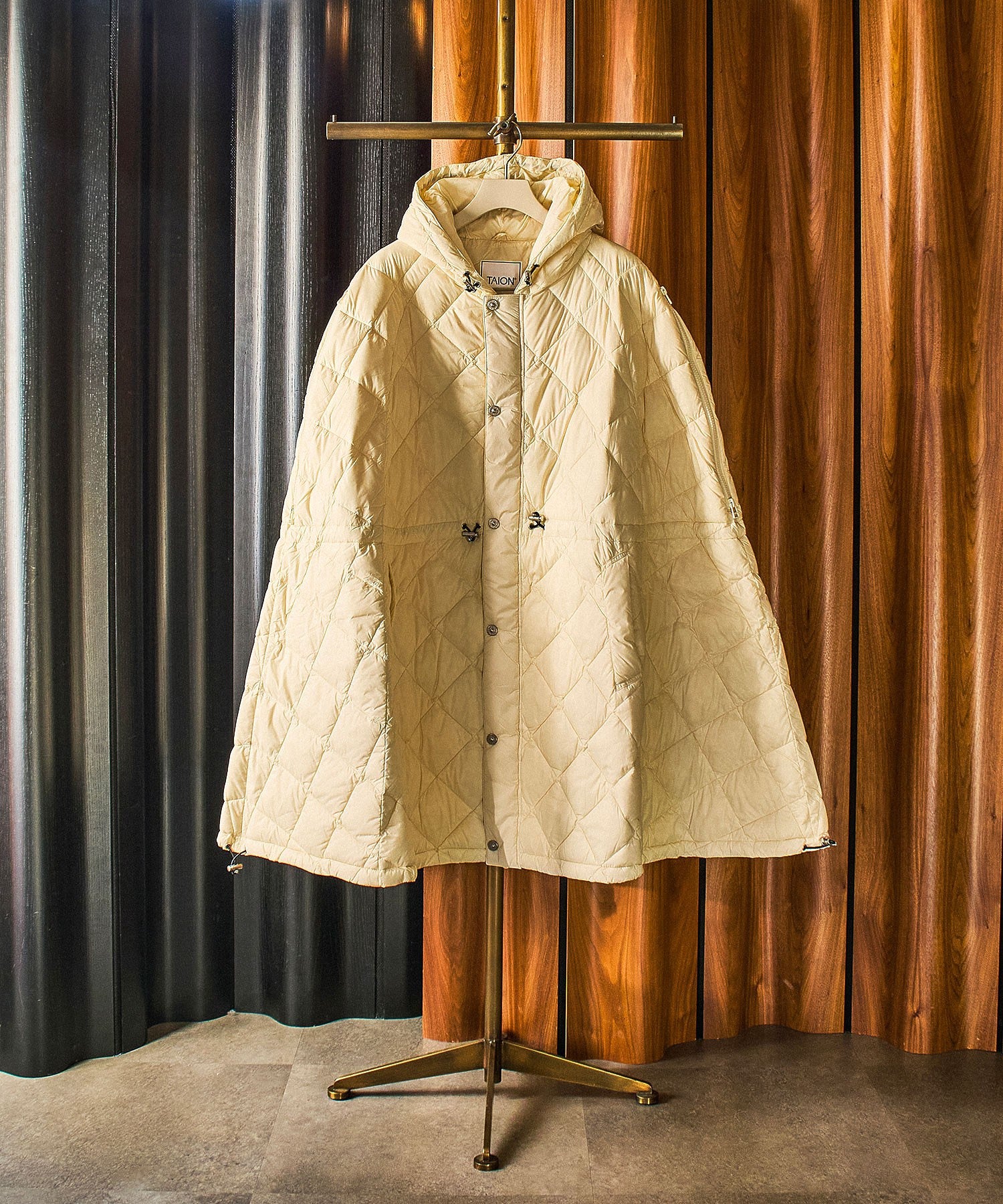 TAION/CITY DOWN CAPE