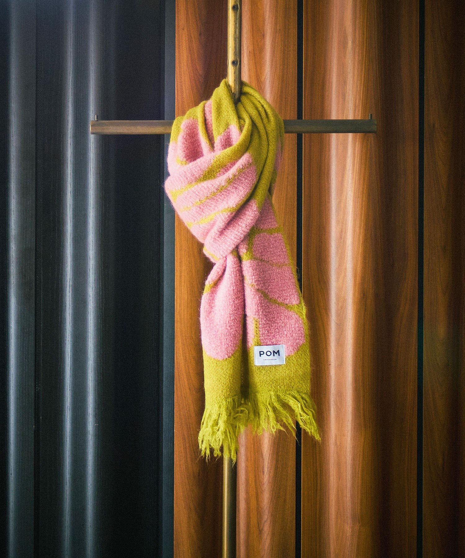 POM/SHAWL GARDEN FLOWERS