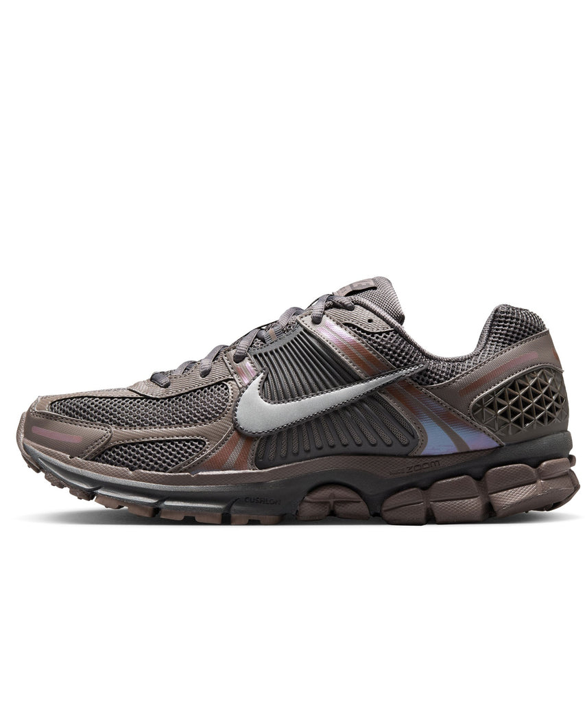 ズームボメロ5 NIKE HF5493-201 新品未使用 24.0 NIKE/ナイキ/ZOOM VOMERO 5/HF5493-201 – calif（カリフ）公式サイト