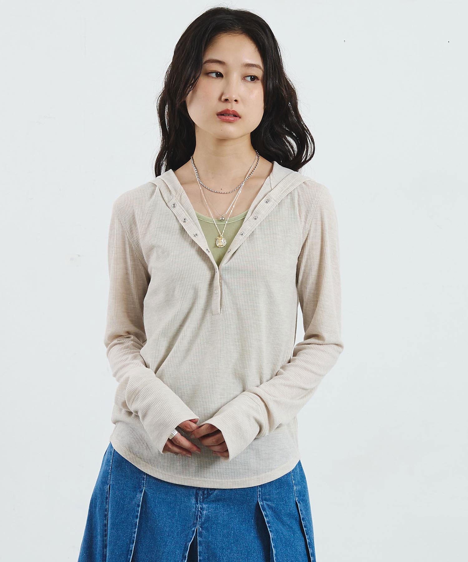 HOODED HENLEY RIB TOP
