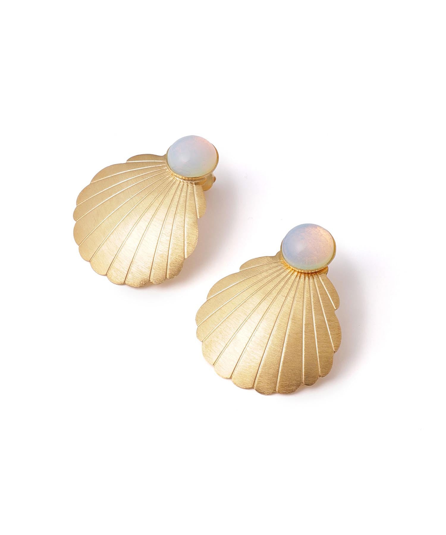 Eneida Franca/カラーパーツ×大振りシェルモチーフピアス