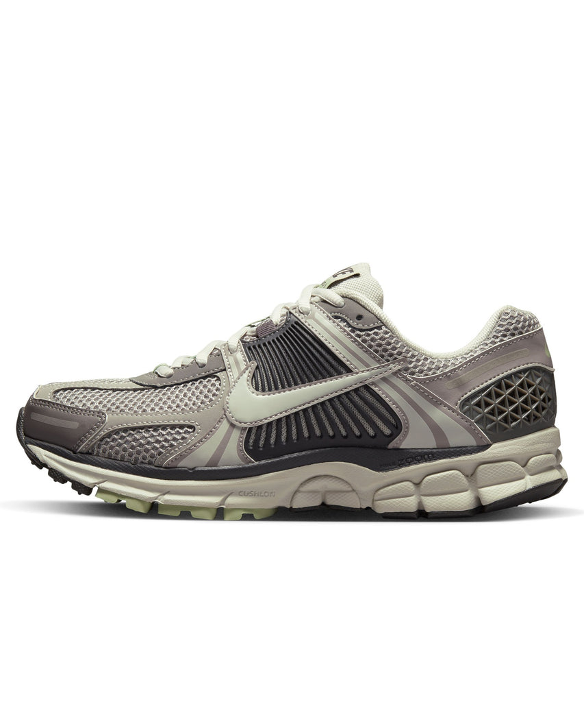 NIKE ナイキ ウィメンズ ズーム ボメロ 5 FB8825-001 NIKE/ナイキ/WS ZOOM VOMERO 5/FB8825-001 – calif(カリフ