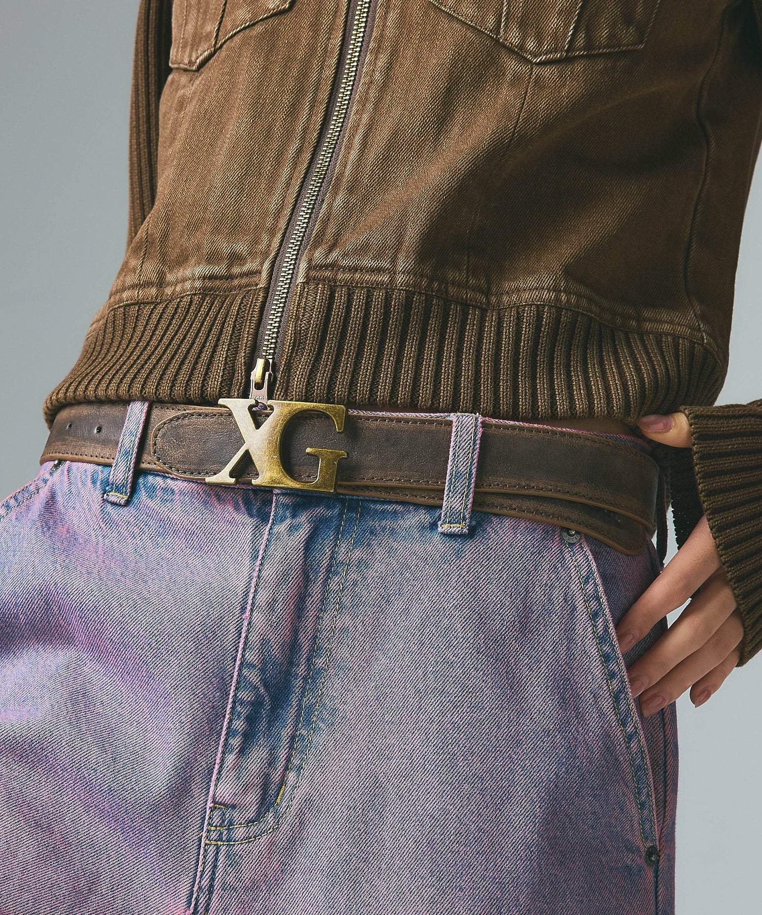 XG EMBLEM CLASP FAUX LEATHER BELT