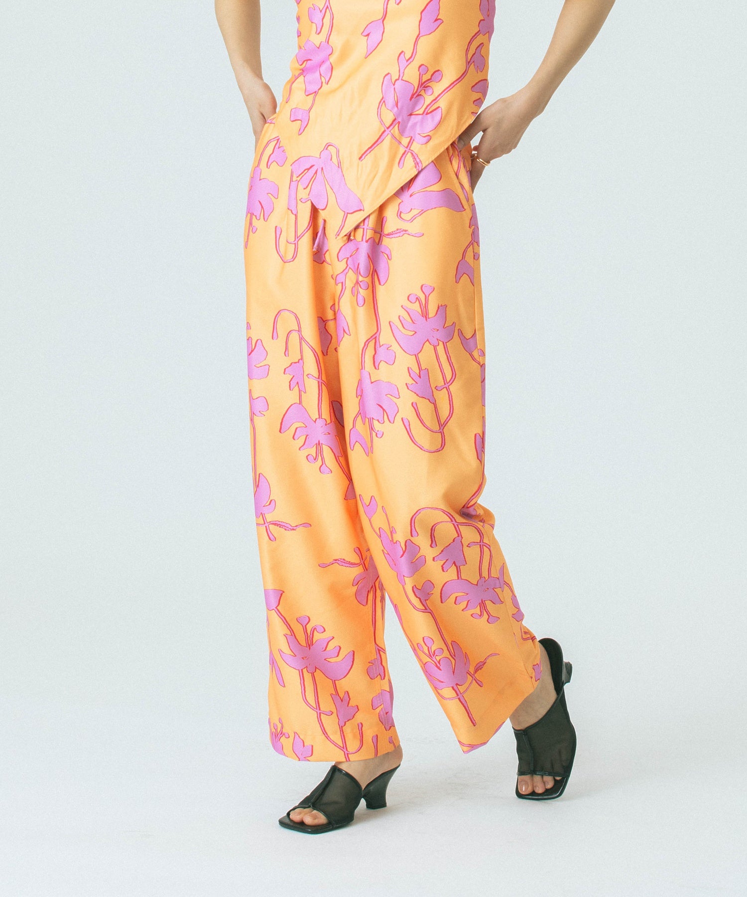 FLOWER PRINT PANTS
