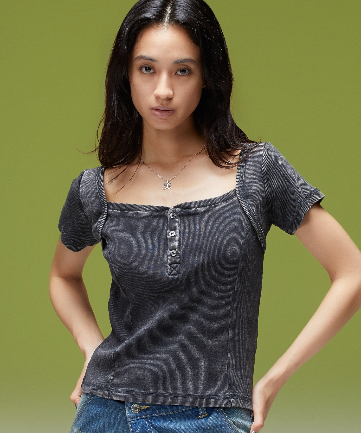 FADED HENLEY NECK S/S COMPACT TOP
