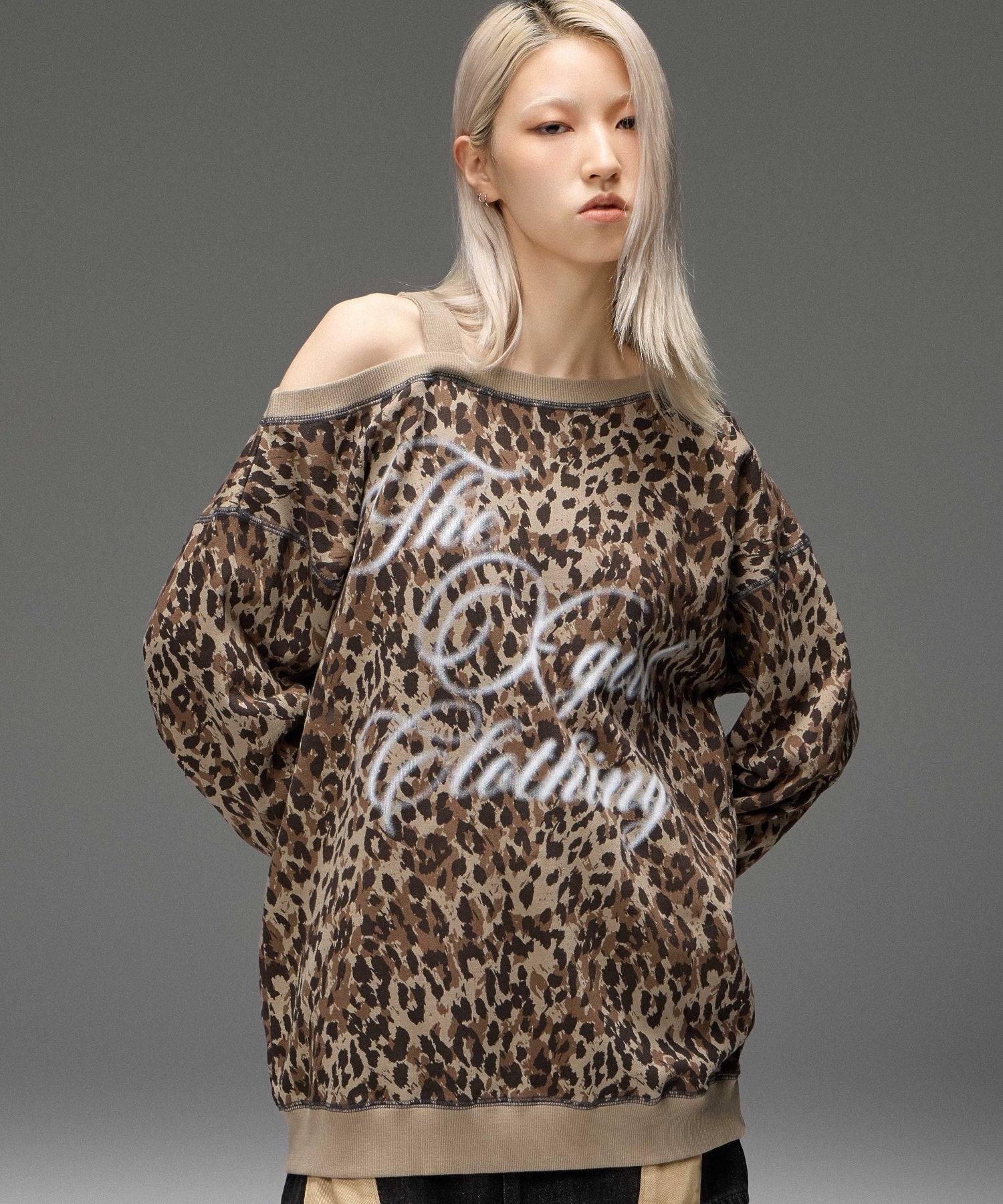 SCRIPT LOGO OFF SHOULDER SWEATSHIRT