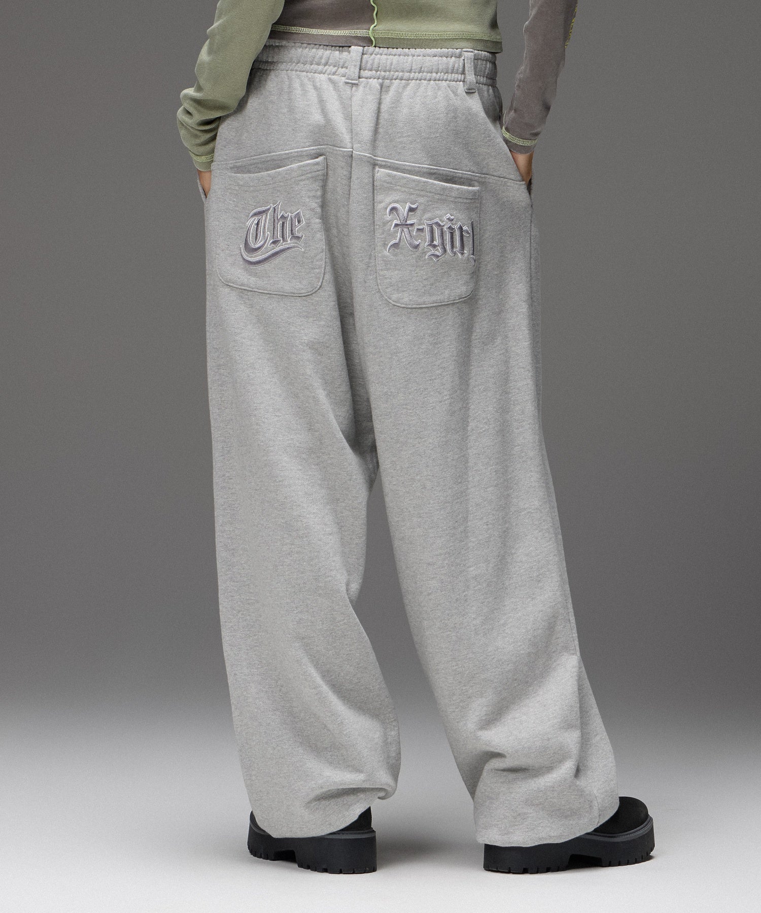 EMBROIDERED POCKET VOLUME SWEATPANTS