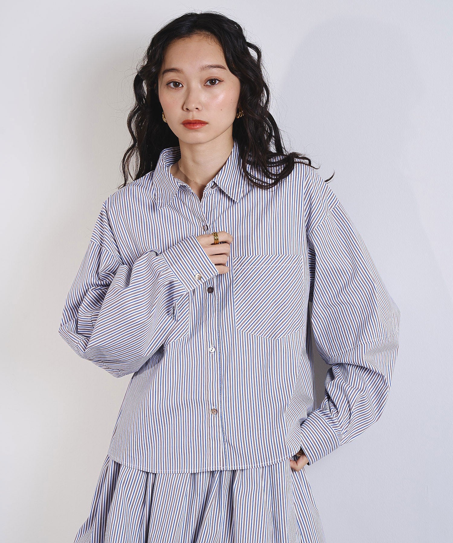 ASSORTED VOLUME SLEEVE SHIRT