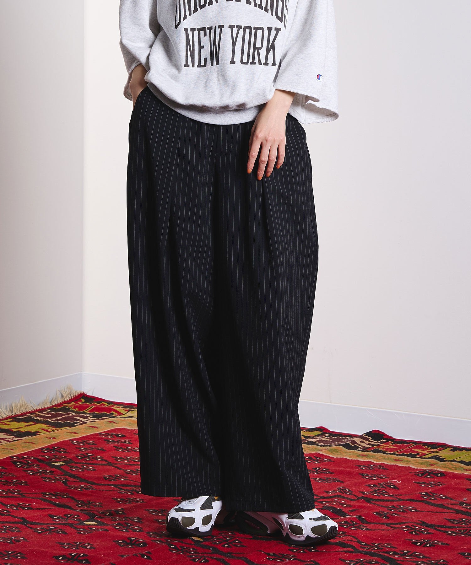 CREOLME/STRIPE TUCK BARREL PANTS