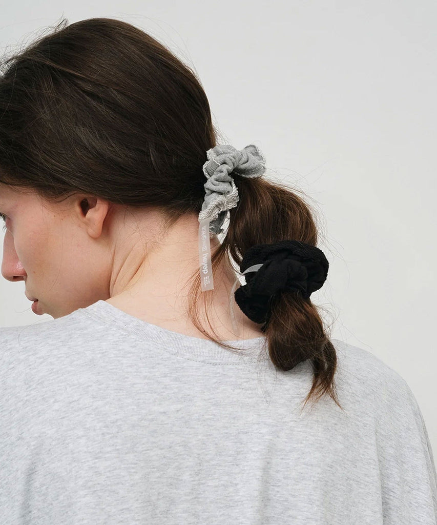heyep ヘイップ Flower Scrunchie 2 Piece Set heyep / Flower Scrunchies - 2 Piece Set | JURK