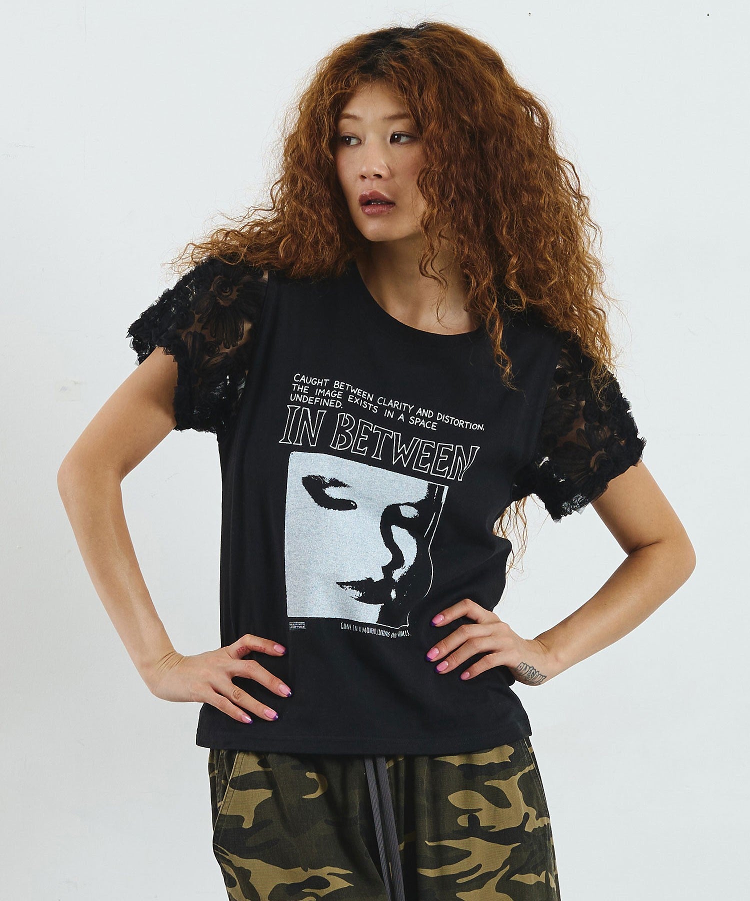 OKIRAKU×ROSEBUD/LACE SLEEVE GRAPHIC TOP