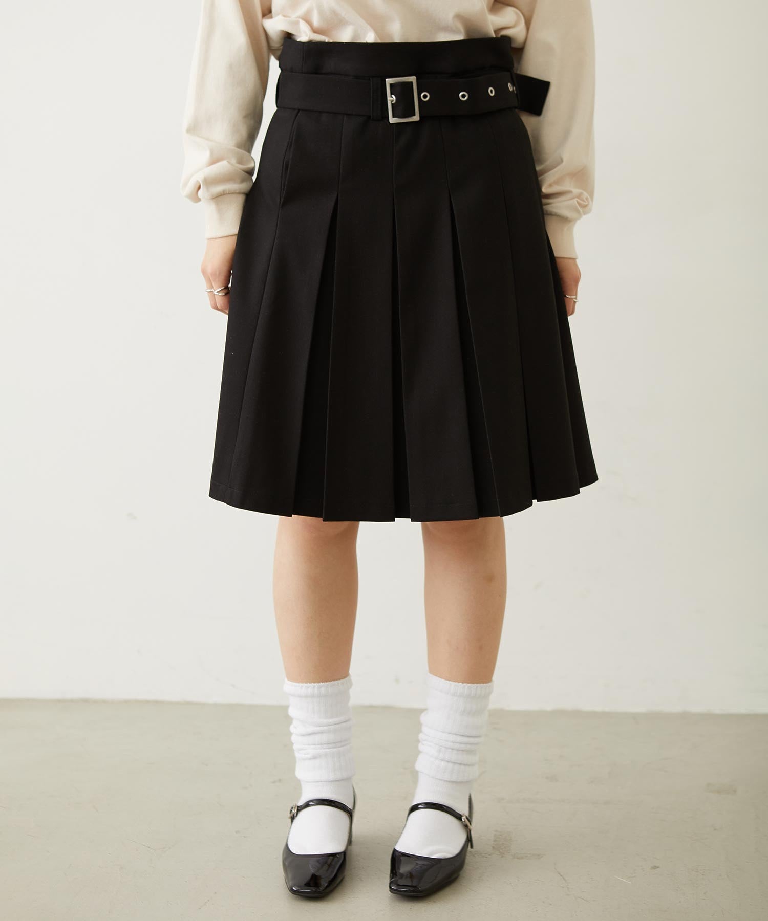 BELTED PLEATED SKIRT