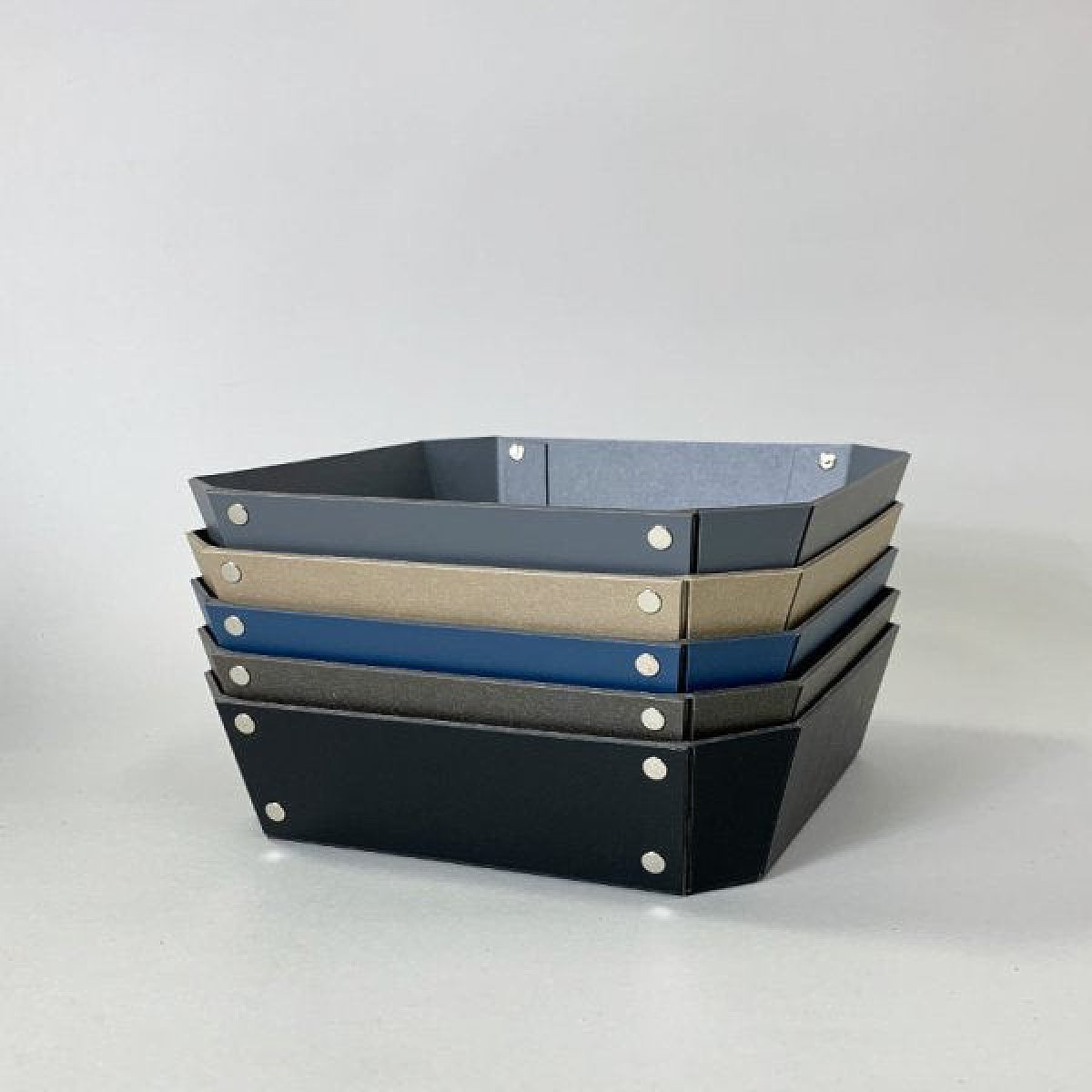 8_TRAY M