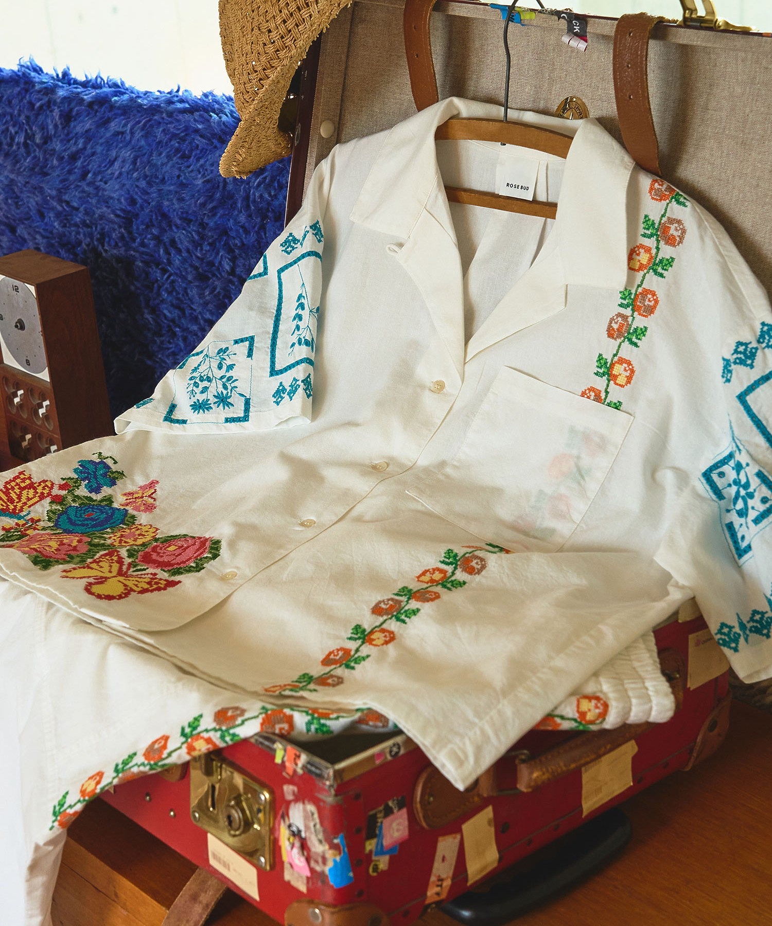 FLOWER EMBROIDARY SHIRT