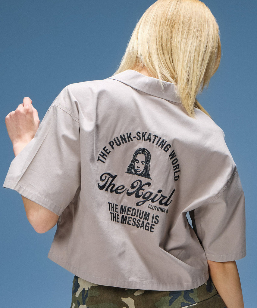 最終値下げ Sheller ホワイト Sh Logo Cropped Shirt ARCH LOGO AND FACE OPEN COLLAR CROPPED SHIRT – calif（カリフ）公式