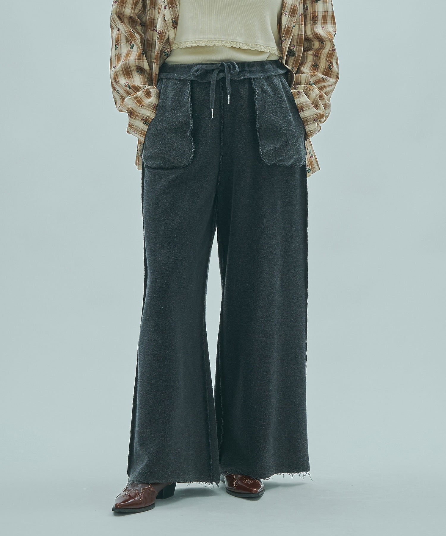 mag.by c/WIDE SWEAT PANTS