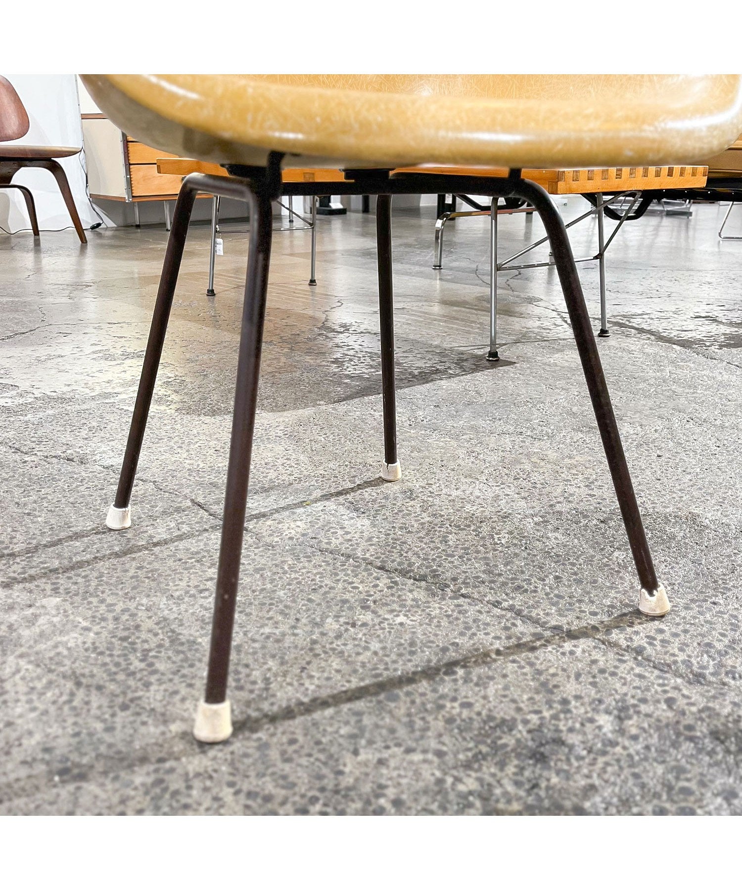 Eames H-Base / Brown / Vintage