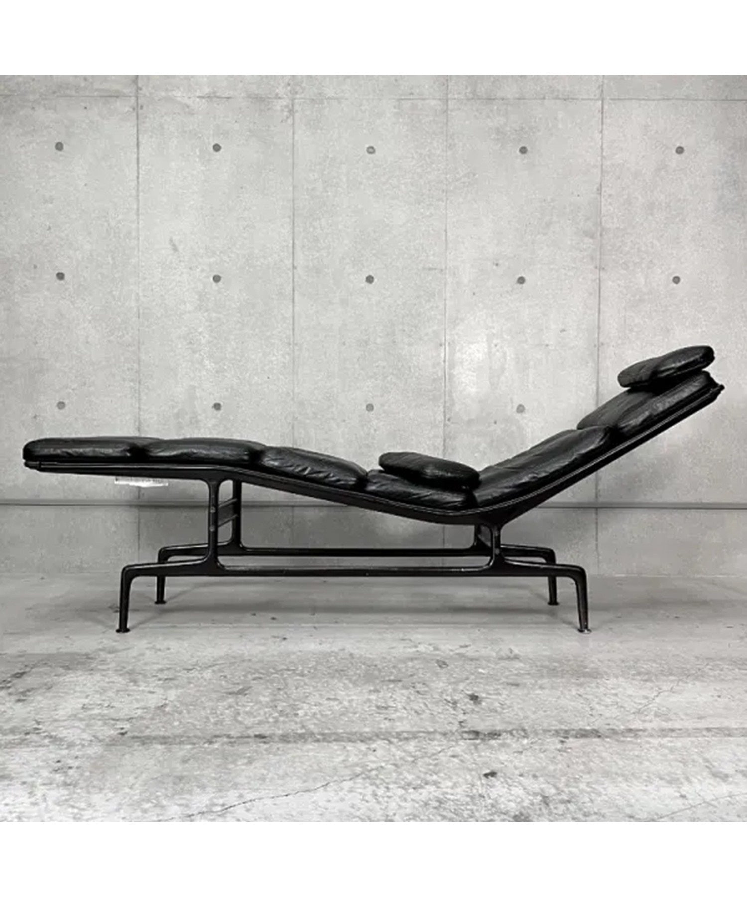 Eames Chaise