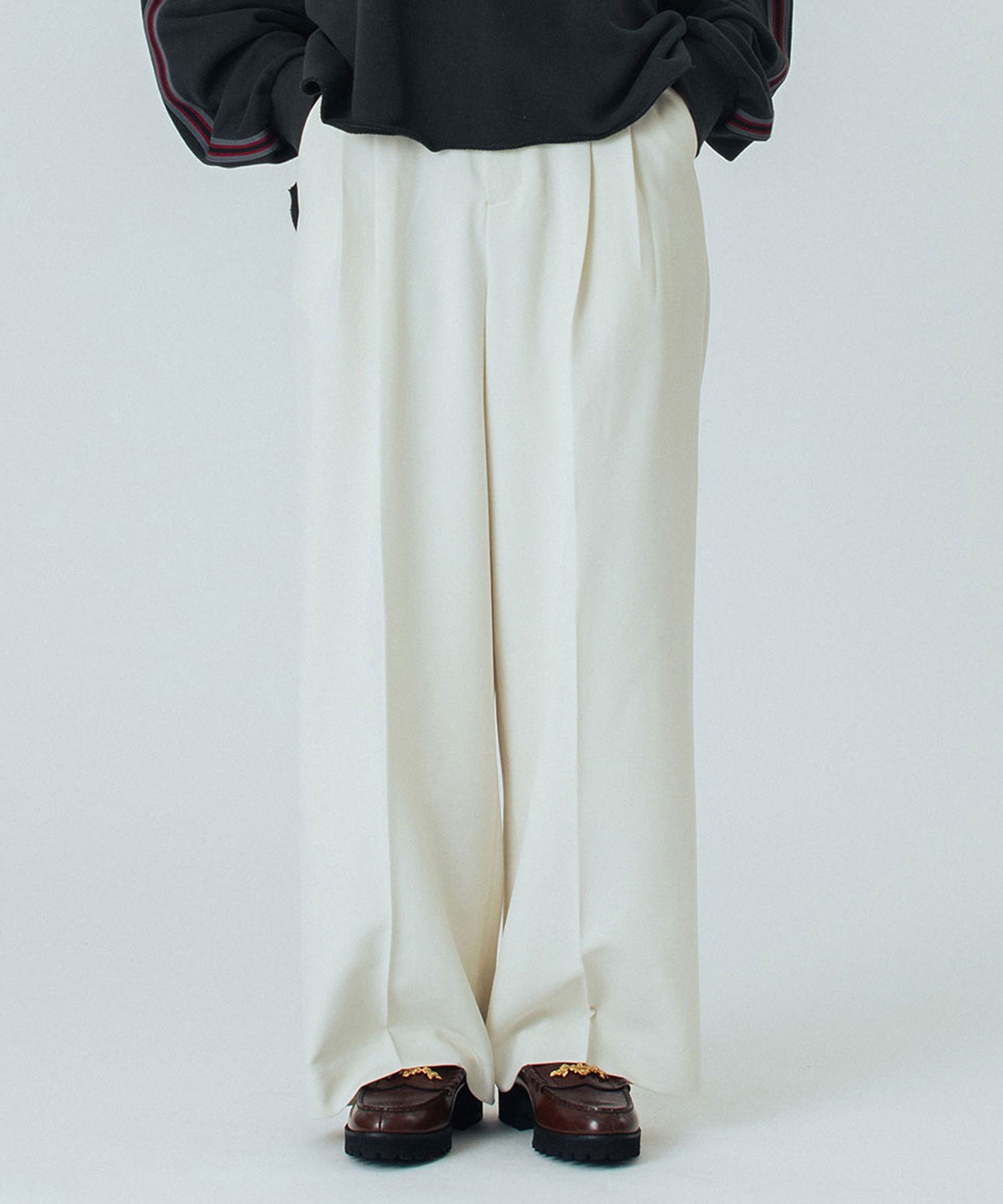 BASIC TUCK PANTS