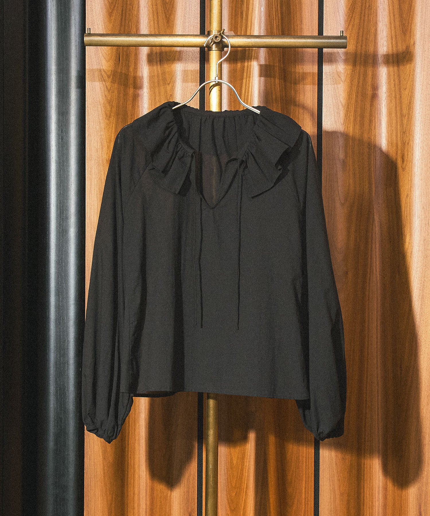FRILL COLLAR BLOUSE