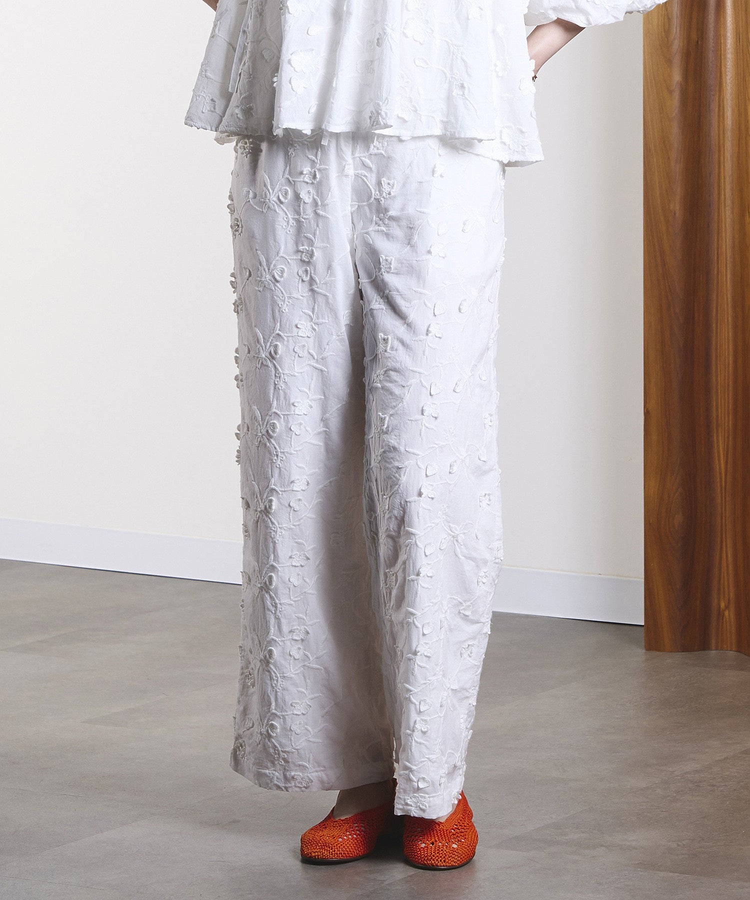 3D FLORAL EMBROIDERY PANTS