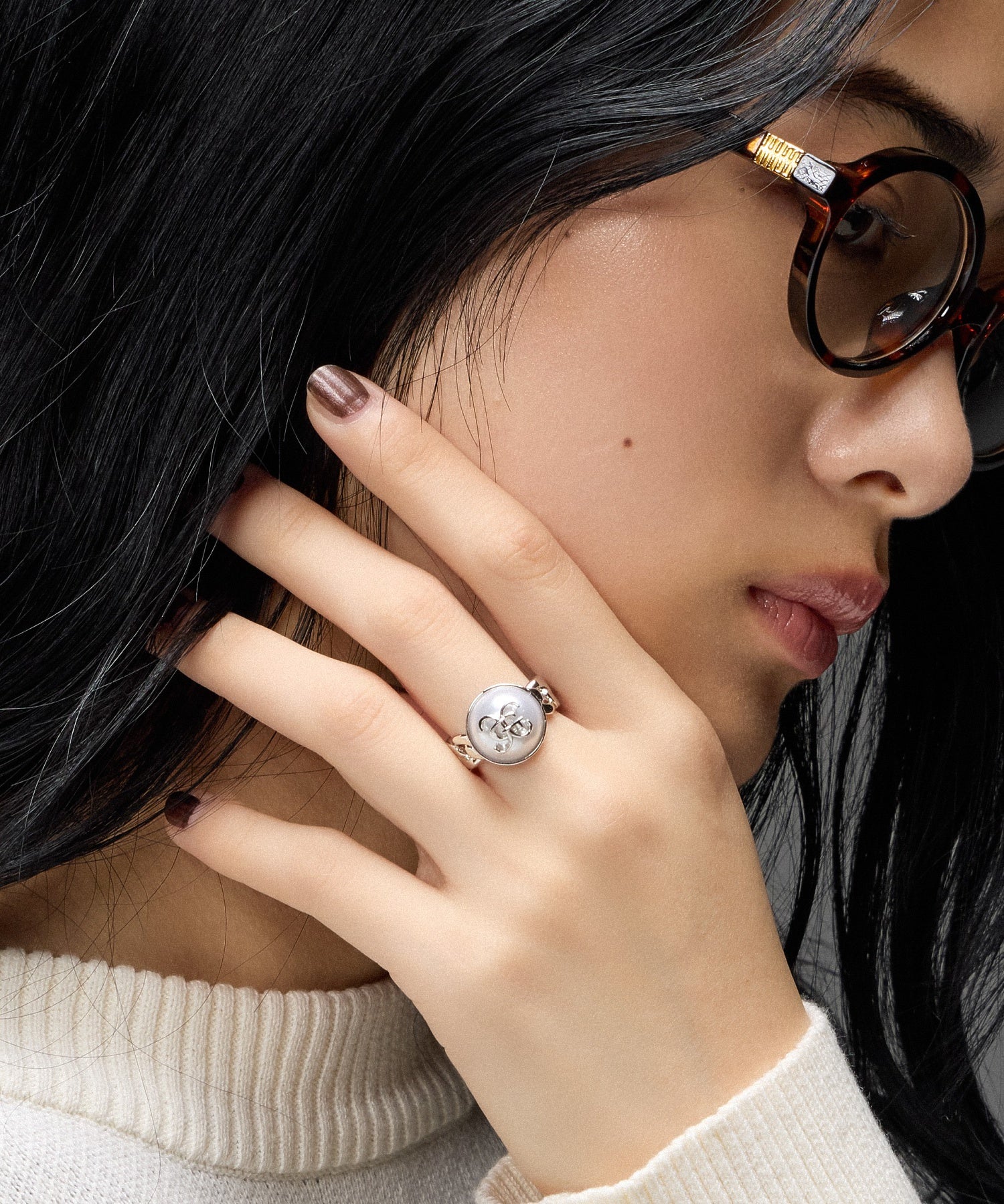 FAUX PEARL EMBLEM LOGO RING