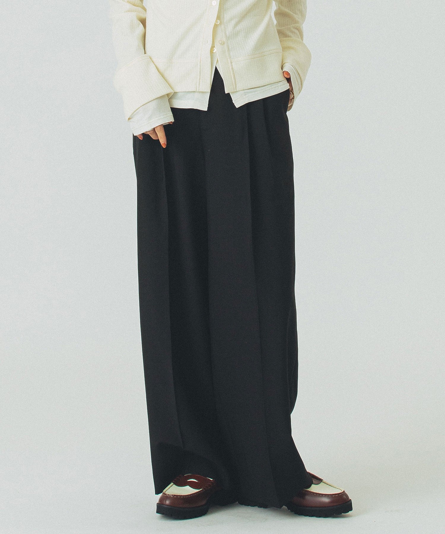 BASIC TUCK PANTS