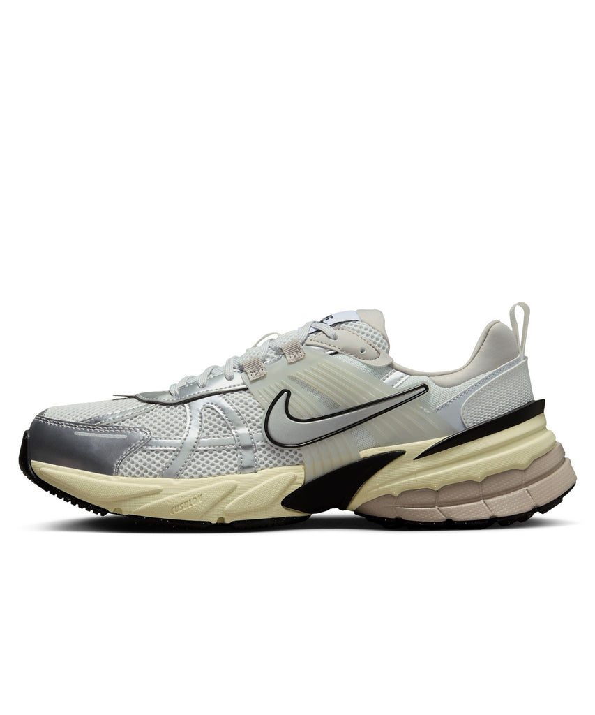 【Nike】ナイキ V2K RUN 大人気★配送料なし★ NIKE V2K RUN / ナイキ V2K ラン 【SP】（スニーカー）｜NIKE