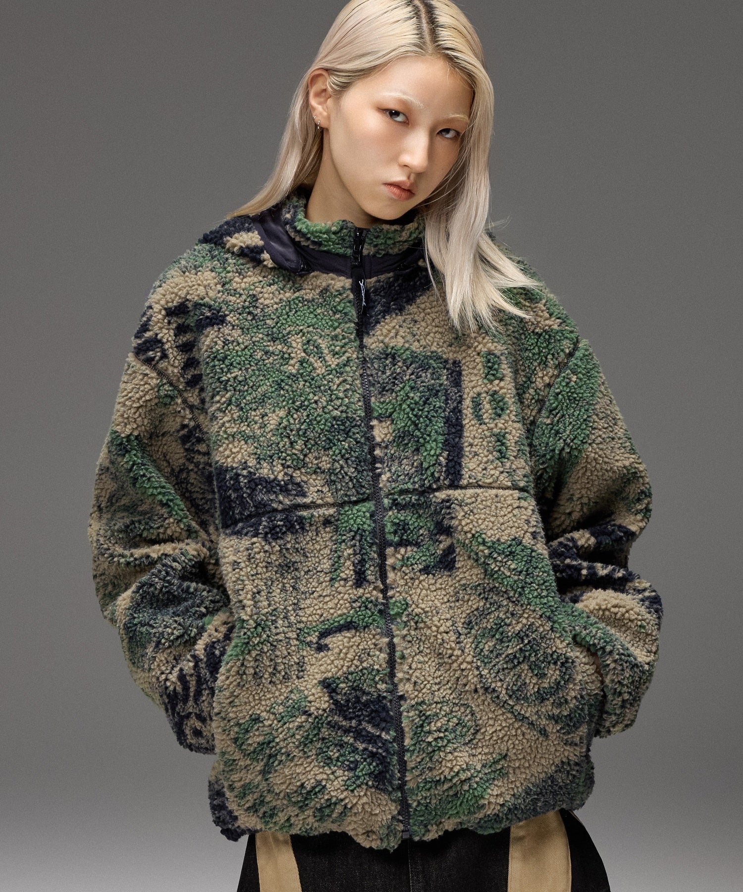 BRUSHED COLLAGE GRAPHIC REVERSIBLE BOA BLOUSON