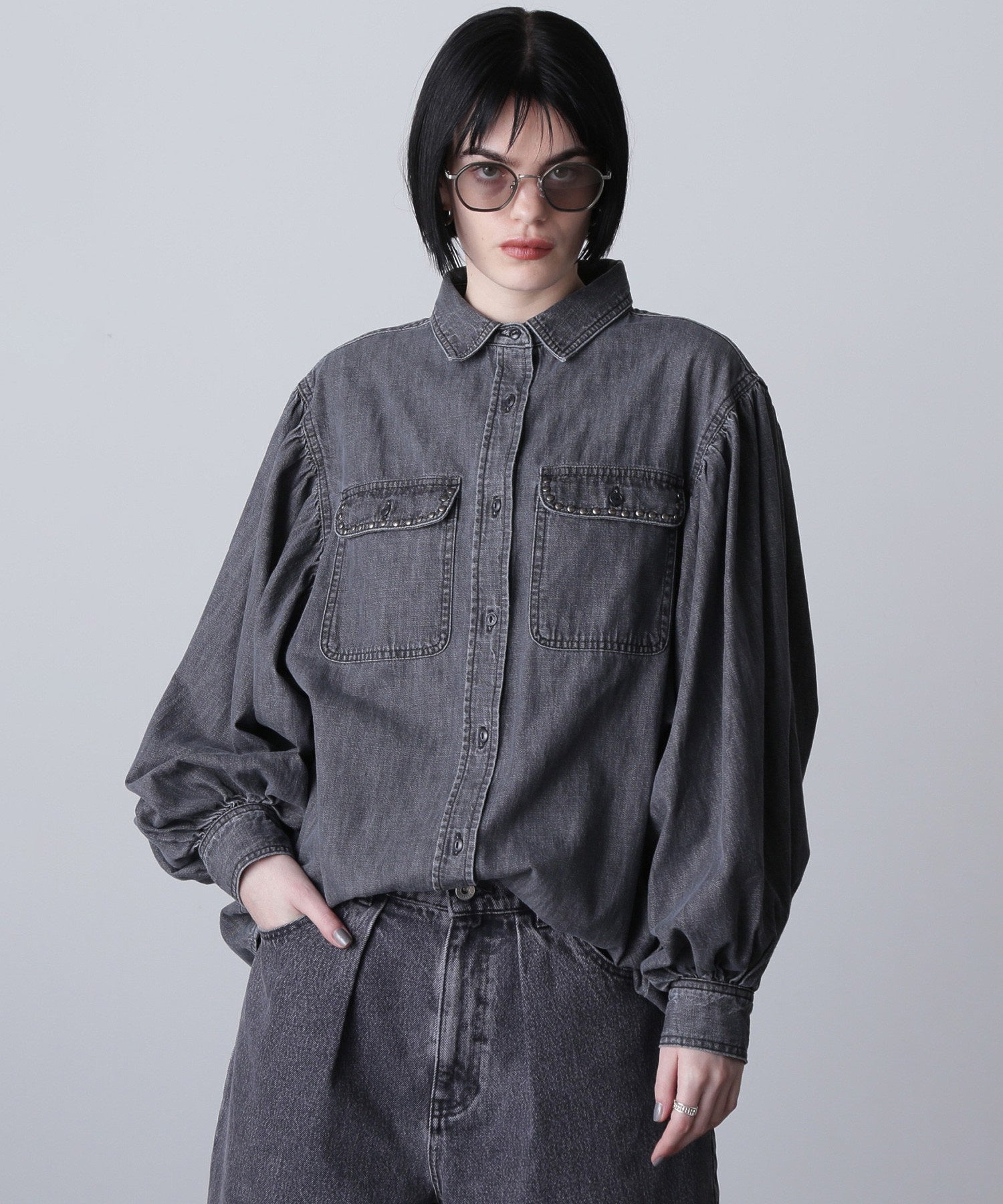 GENE HEAVENS/VOLUME SLEEVE DENIM SHIRT WITH STUDS