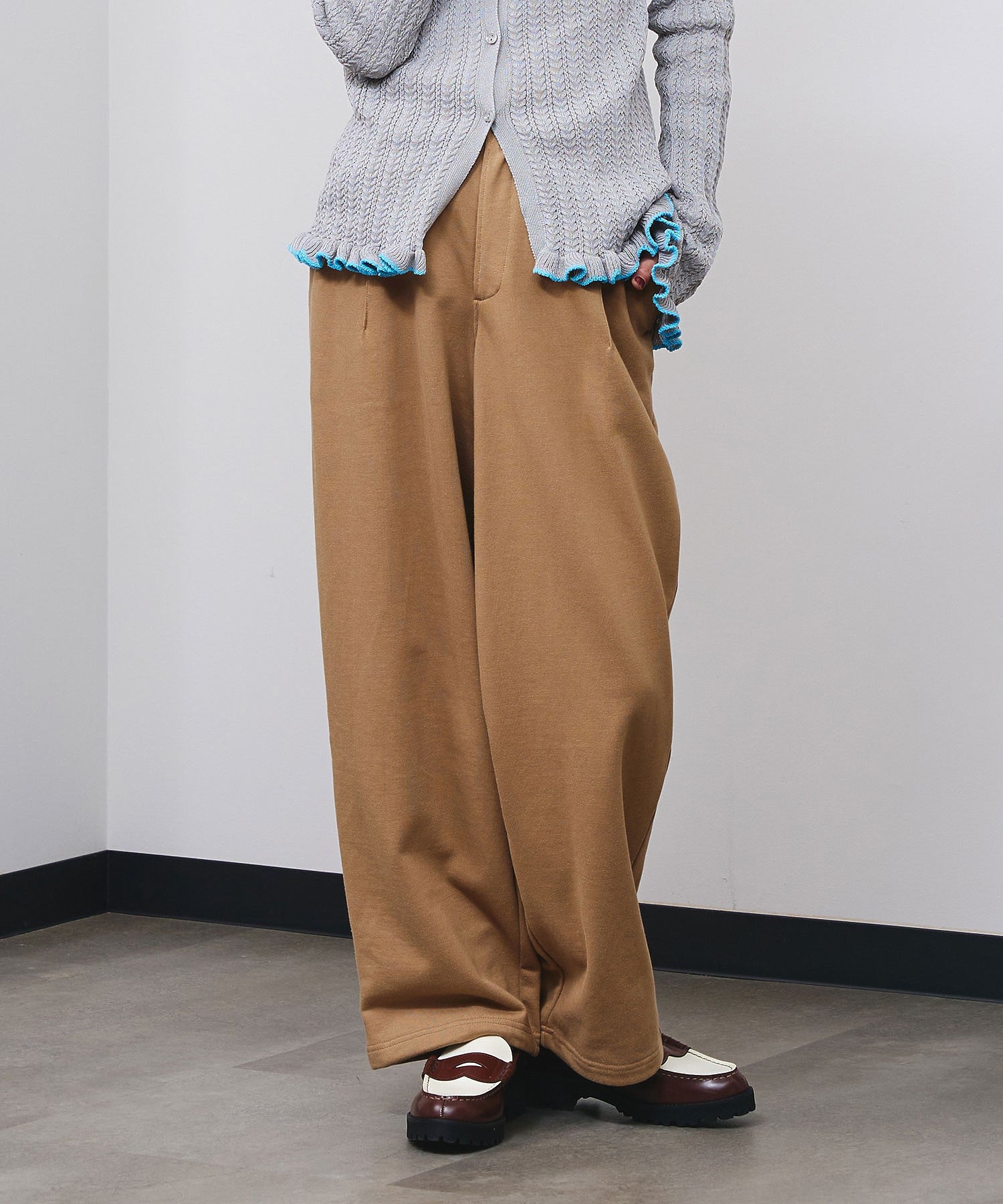 TUCKED WIDE-LEG SWEATPANTS