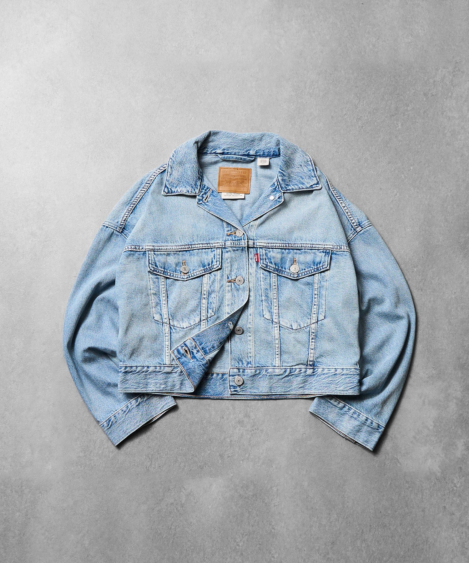 LEVIS/LOOSE CROP TRUCKER