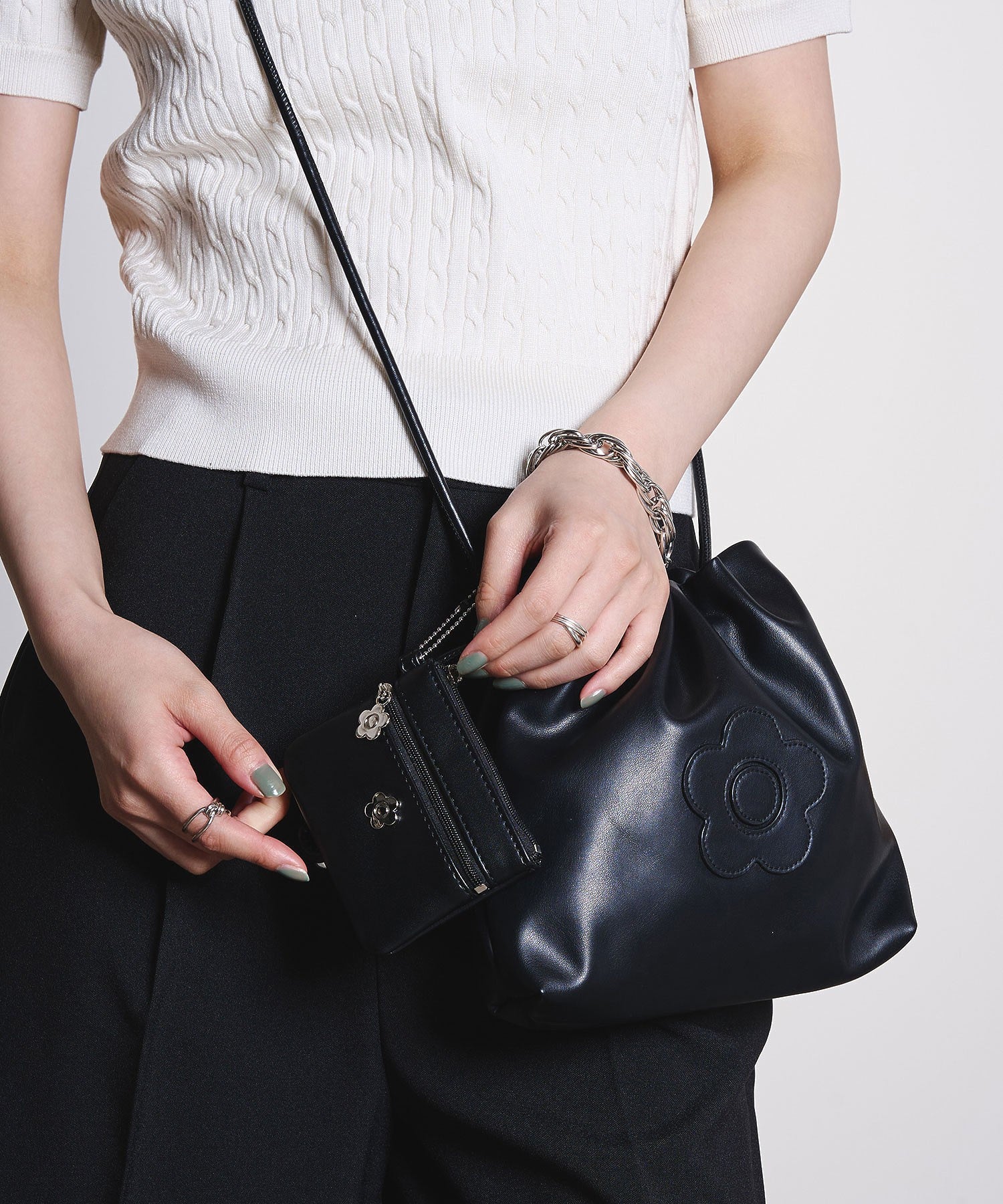 MARY QUANT/DAISY PATCH DRAWSTRING SHOULDER