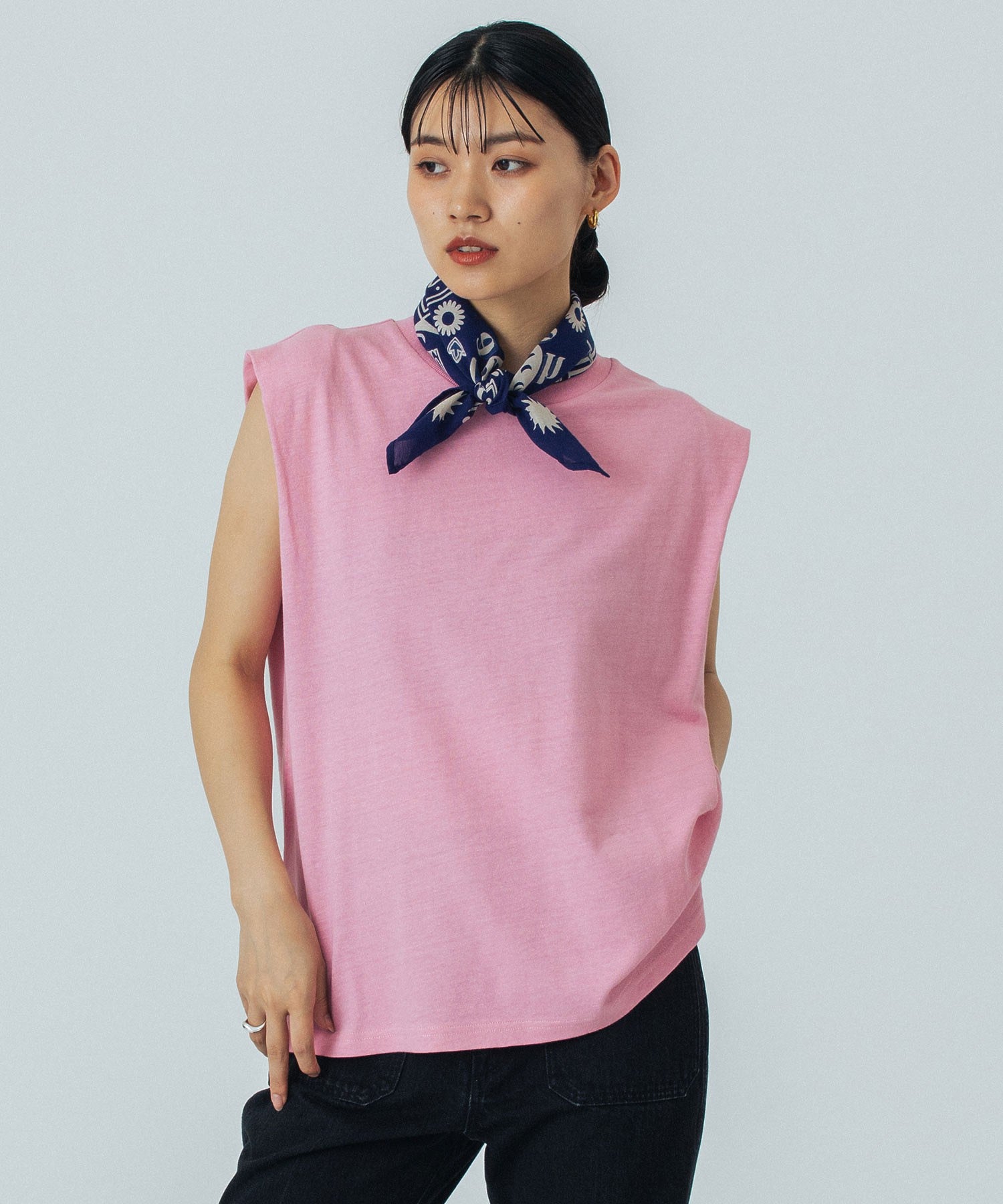 【WEB・一部店舗限定】SHOULDER TUCKED SLEEVELESS TEE