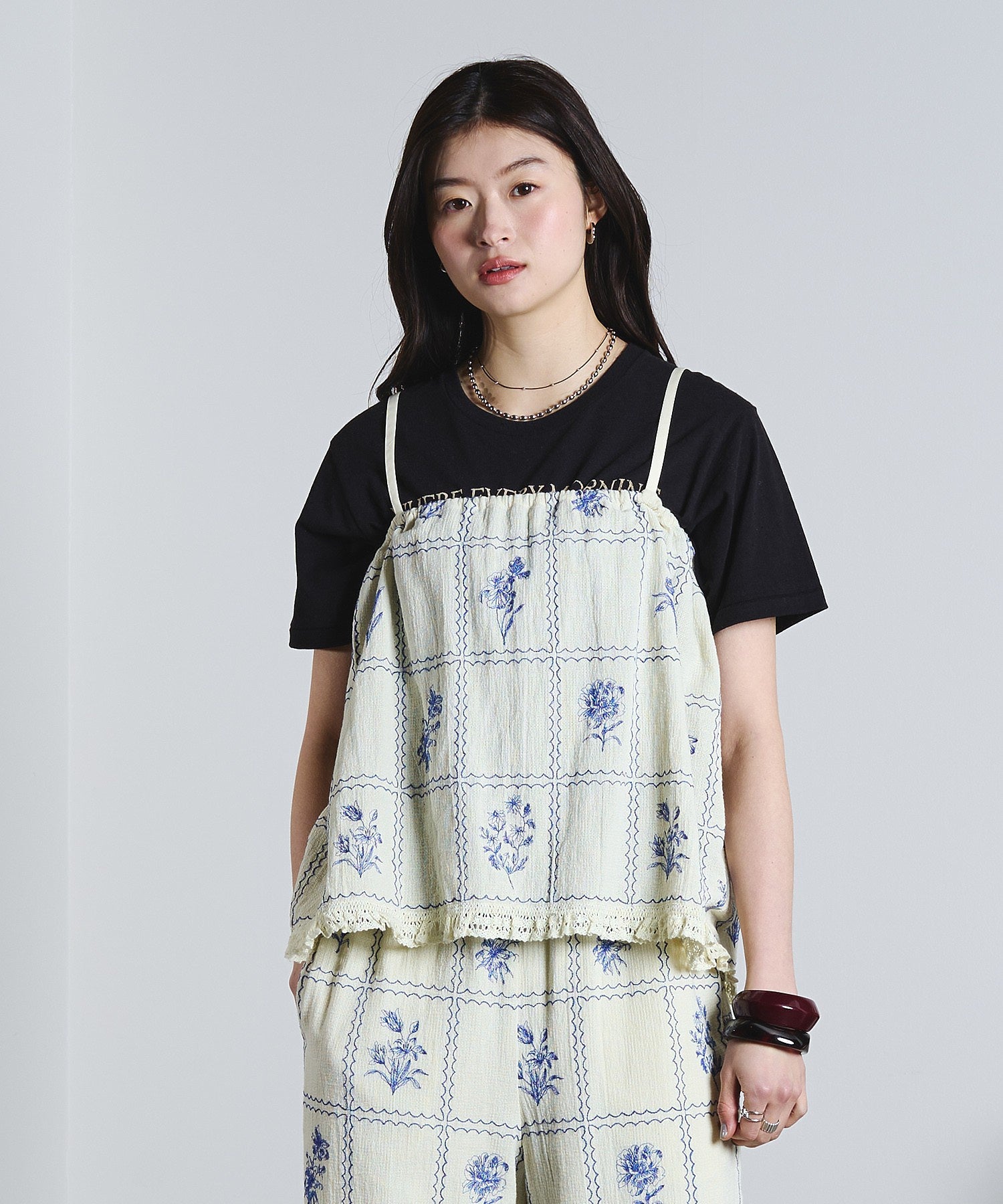 mag.by c/EMBROIDERY CAMISOLE BLOUSE