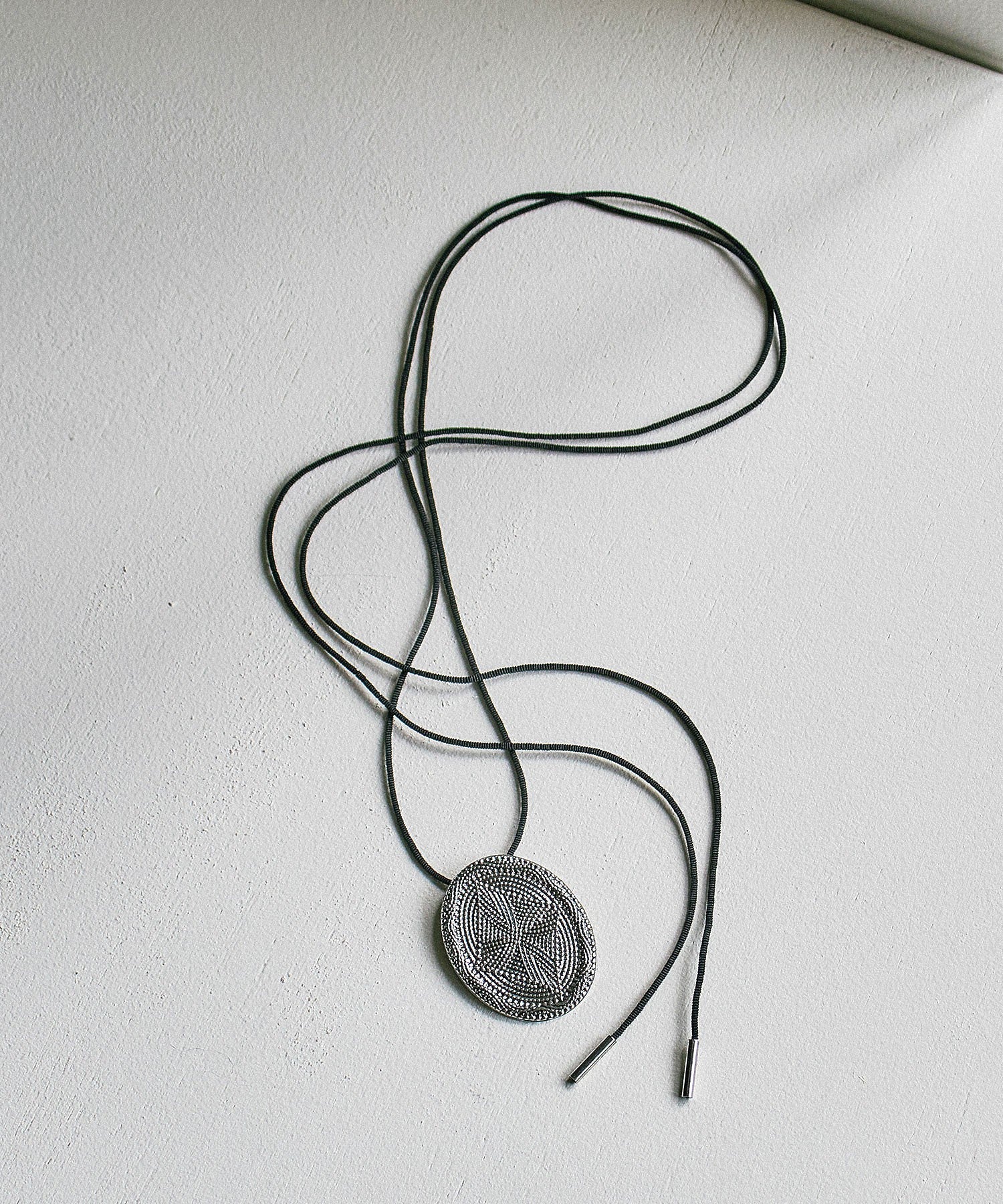 ADER.bijoux/VINTAGE METAL OVAL PENDANT