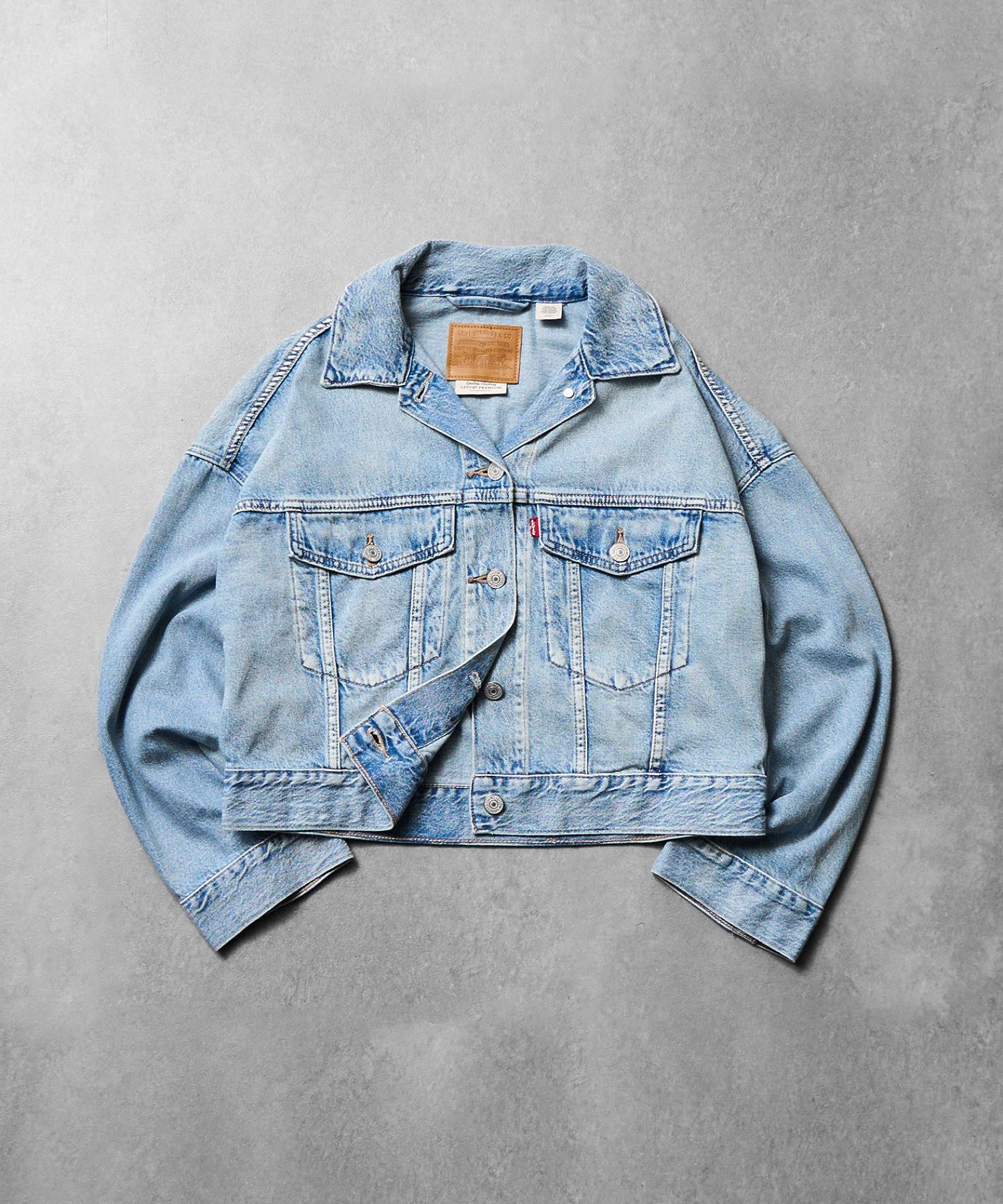 LEVIS/LOOSE CROP TRUCKER
