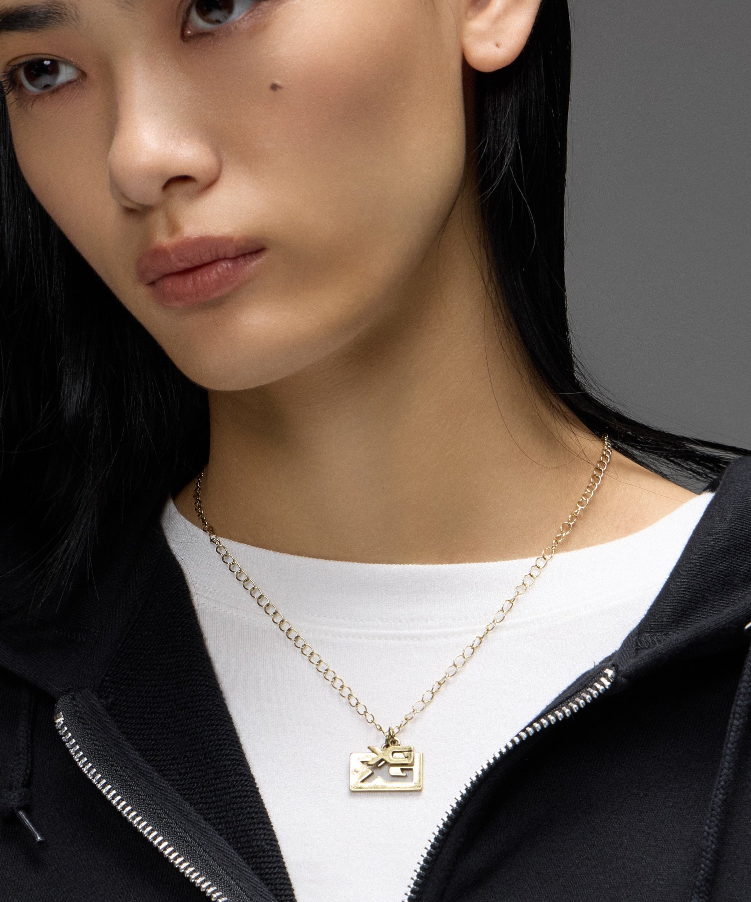 INSET LOGO PLATE NECKLACE