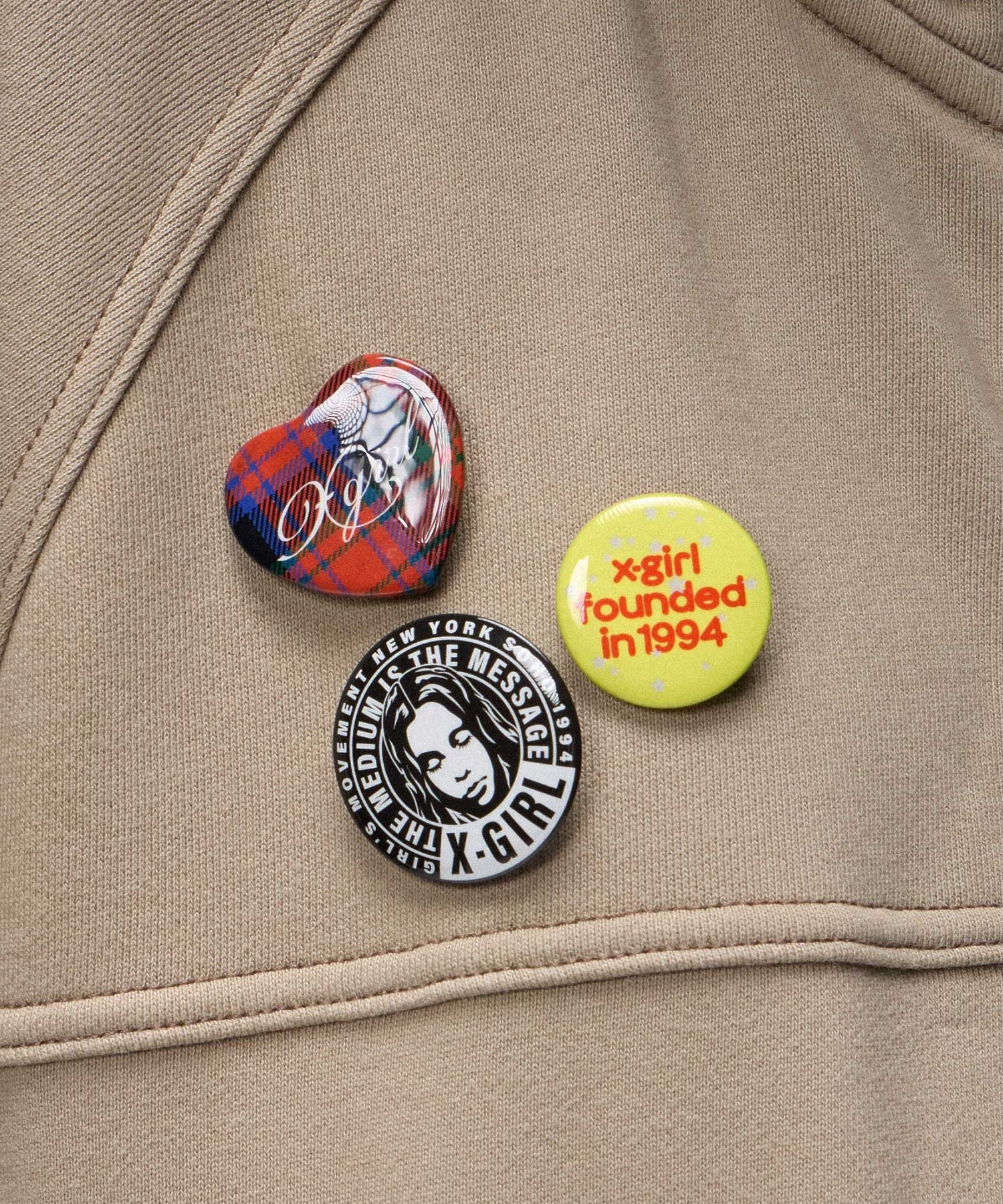VARIOUS BUTTON BADGE SET