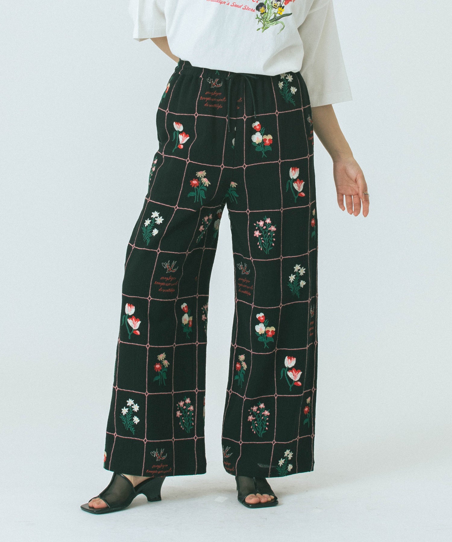 mag.by c/FLOWER EMBROIDERY PANTS
