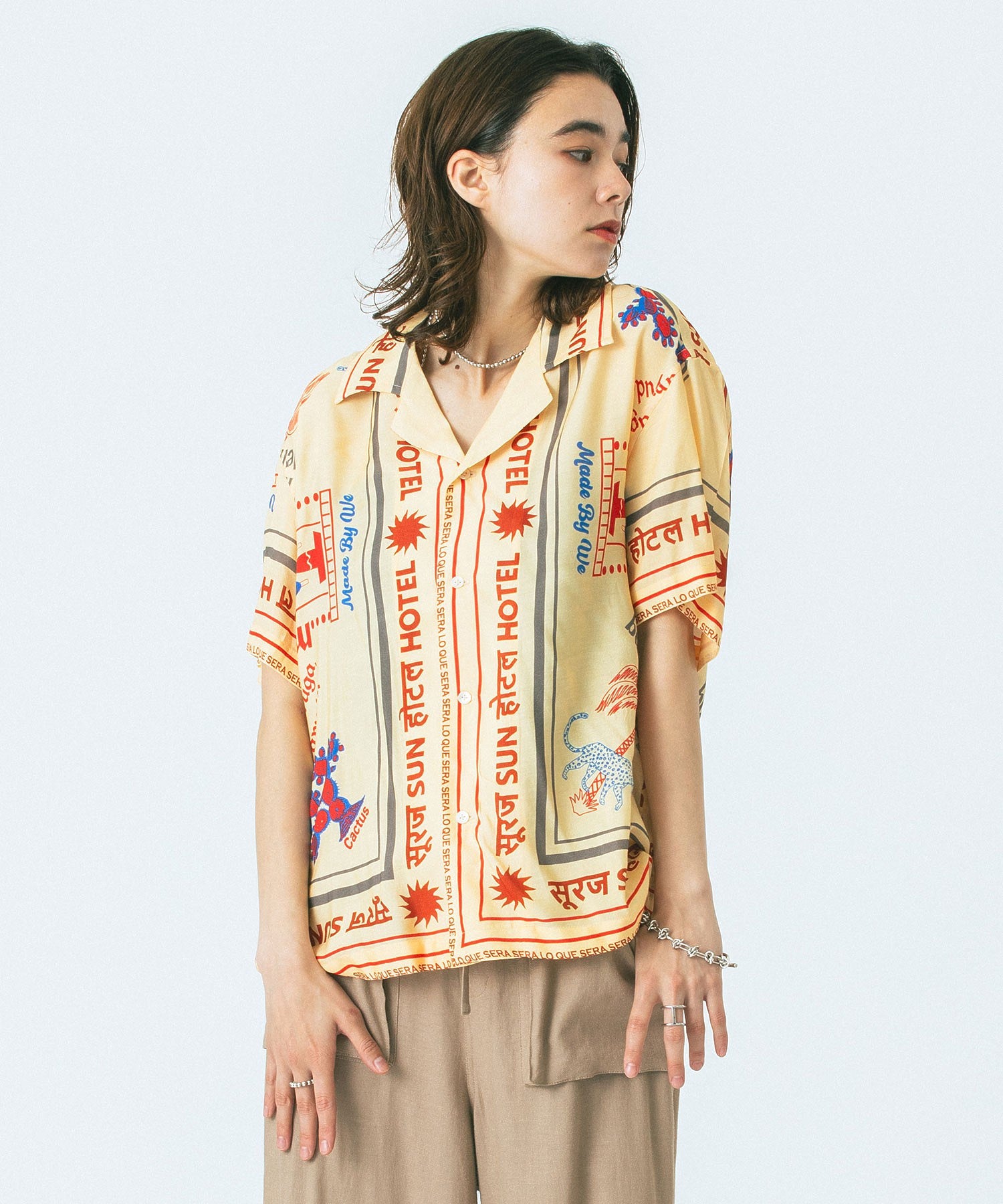 model:172cm 着用サイズ:ONE SIZE 　※実際の商品は、前開きの合わせが右上前となります。