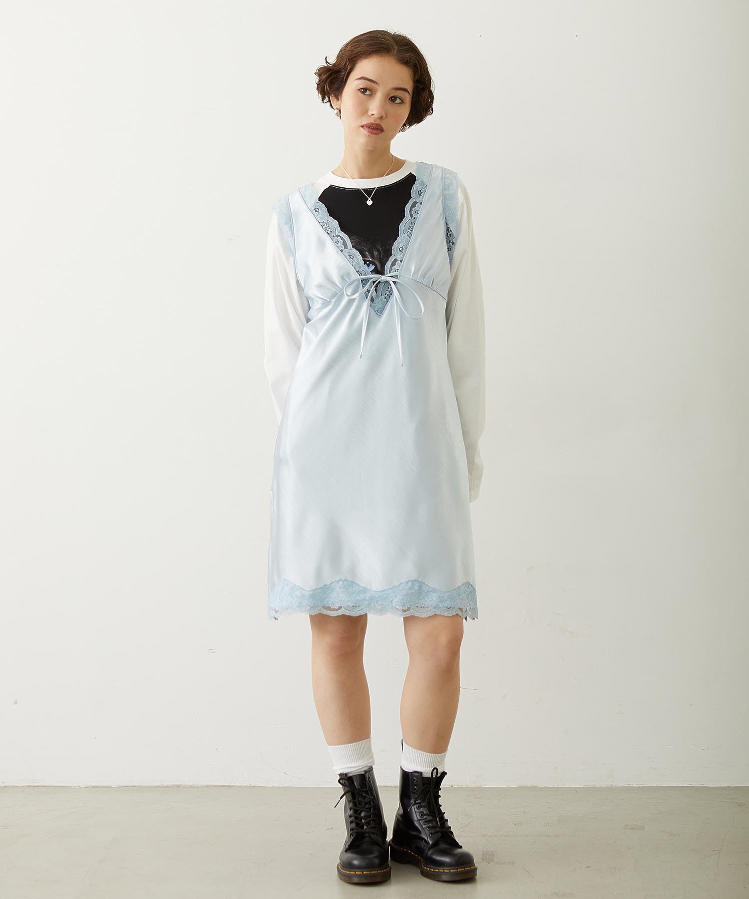 V-NECK LACE DRESS